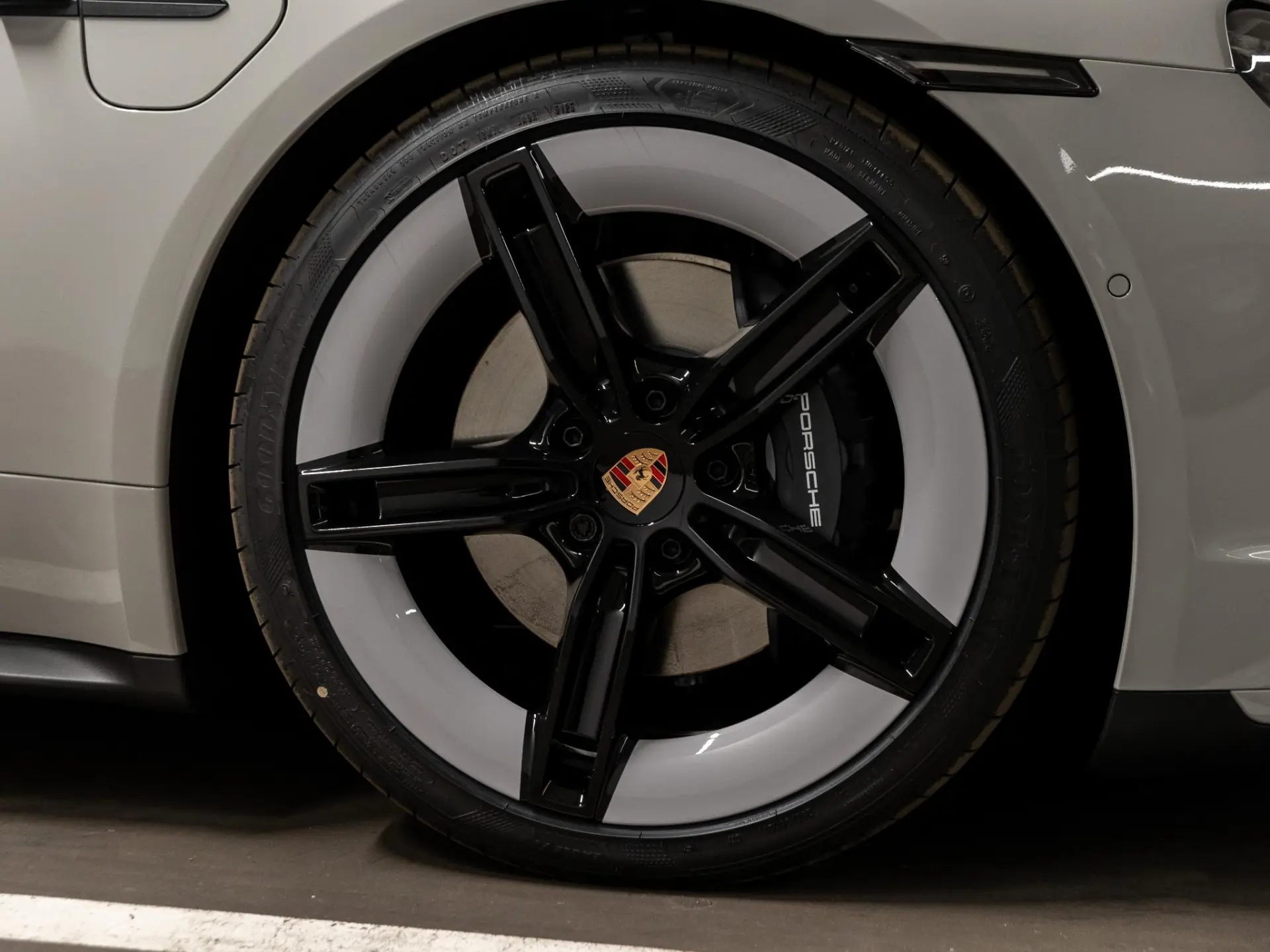 Taycan 4 Black Edition 105 kWh