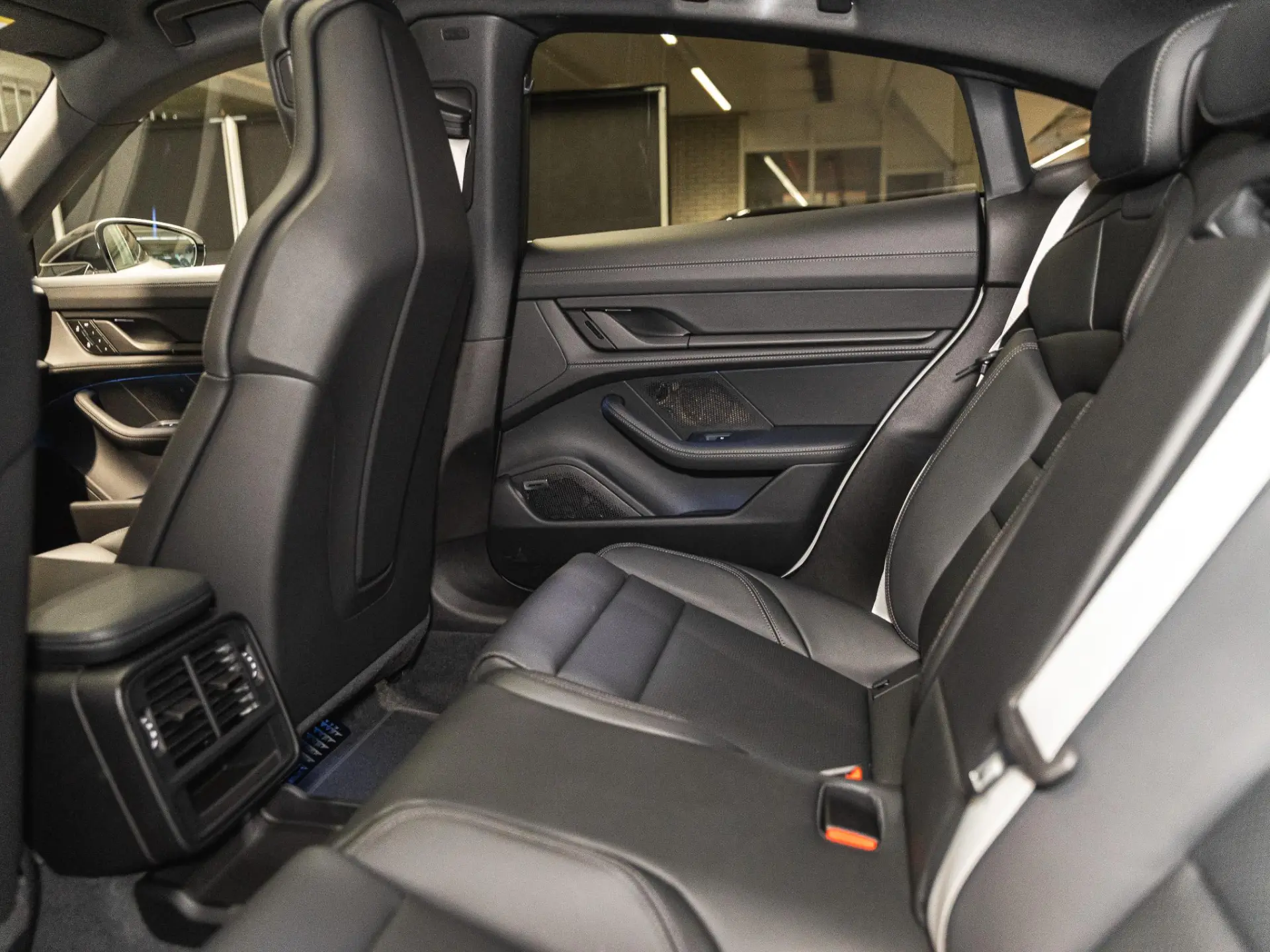 Taycan 4 Black Edition 105 kWh