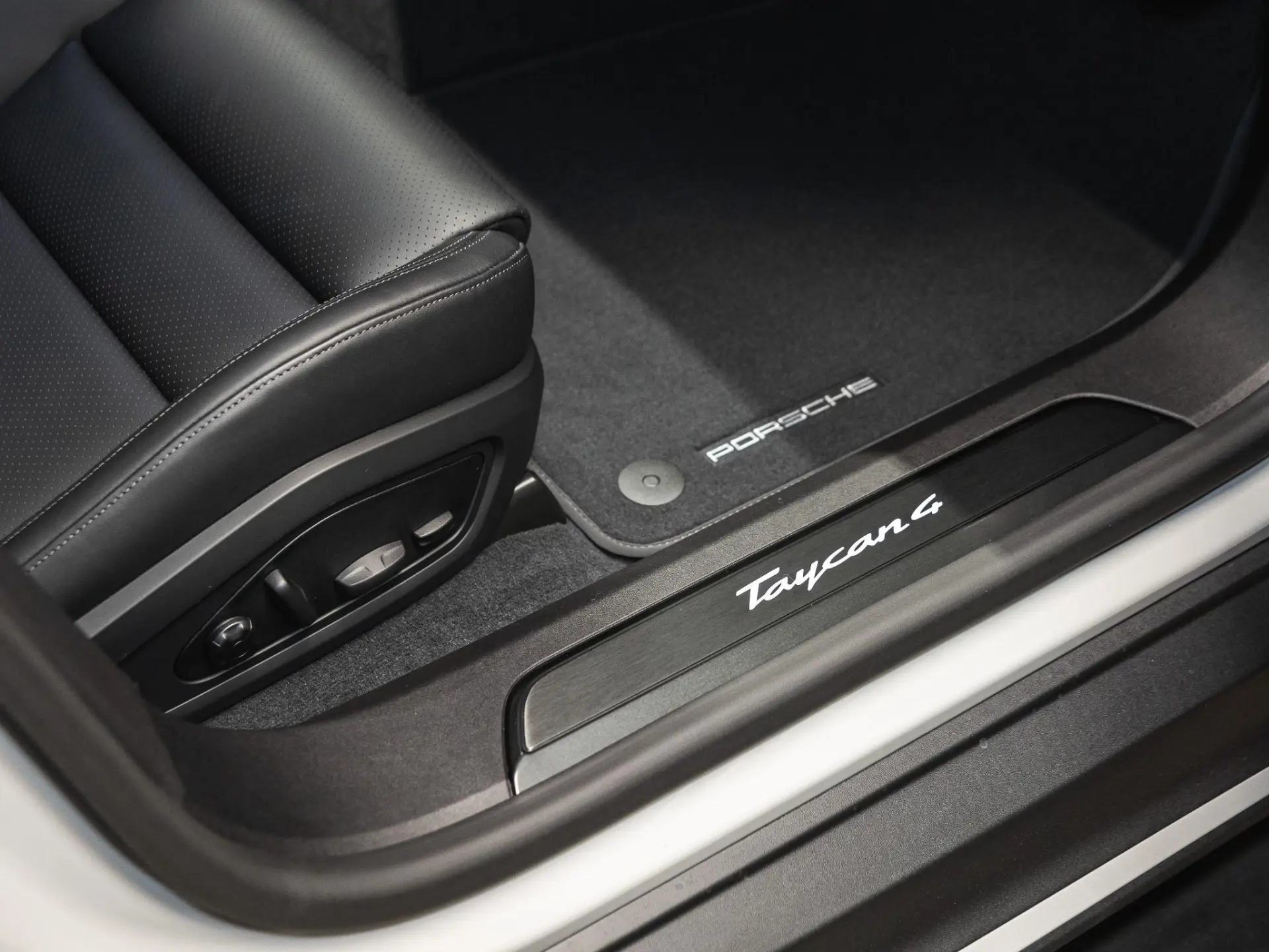 Taycan 4 Black Edition 105 kWh