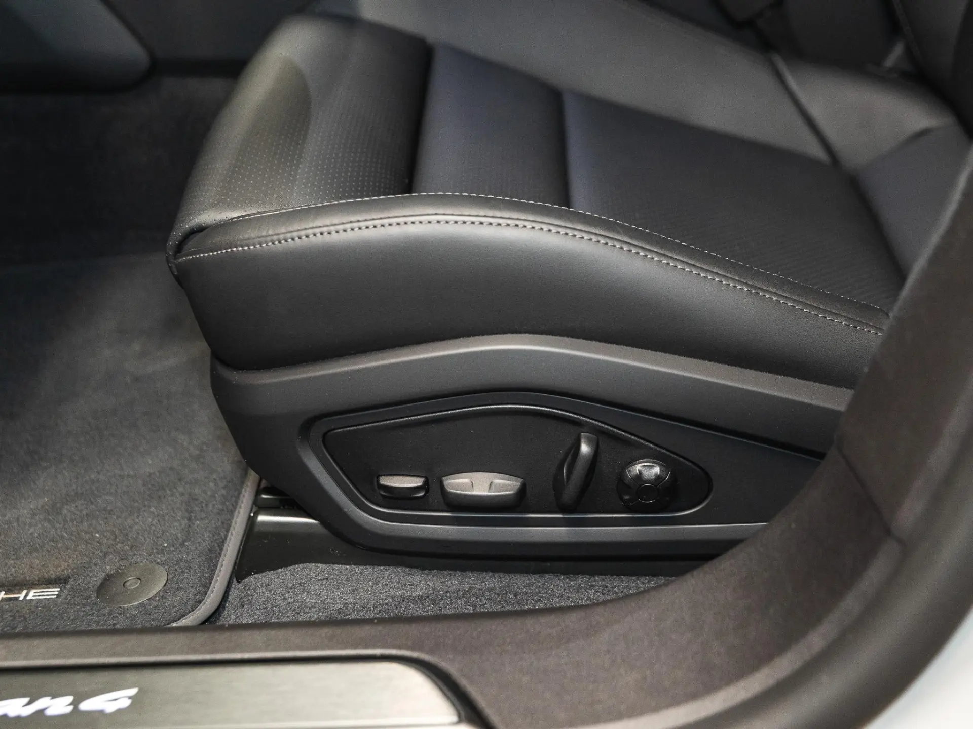 Taycan 4 Black Edition 105 kWh