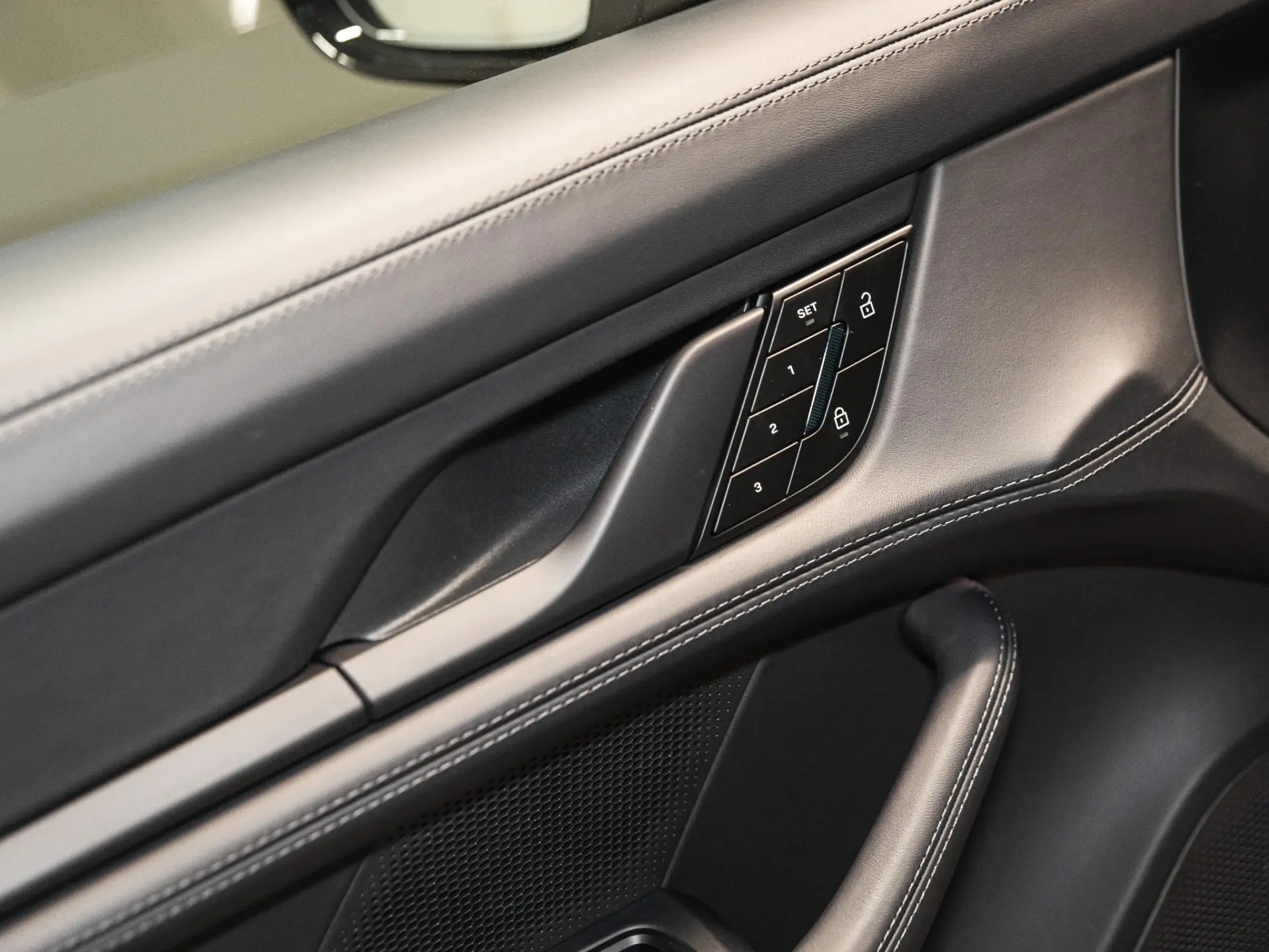 Taycan 4 Black Edition 105 kWh
