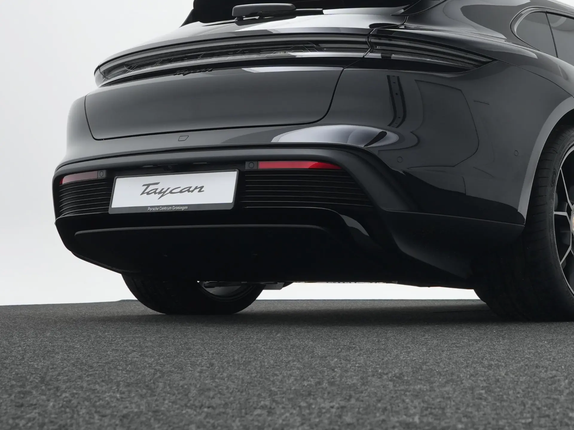 Taycan Sport Turismo Black Edition