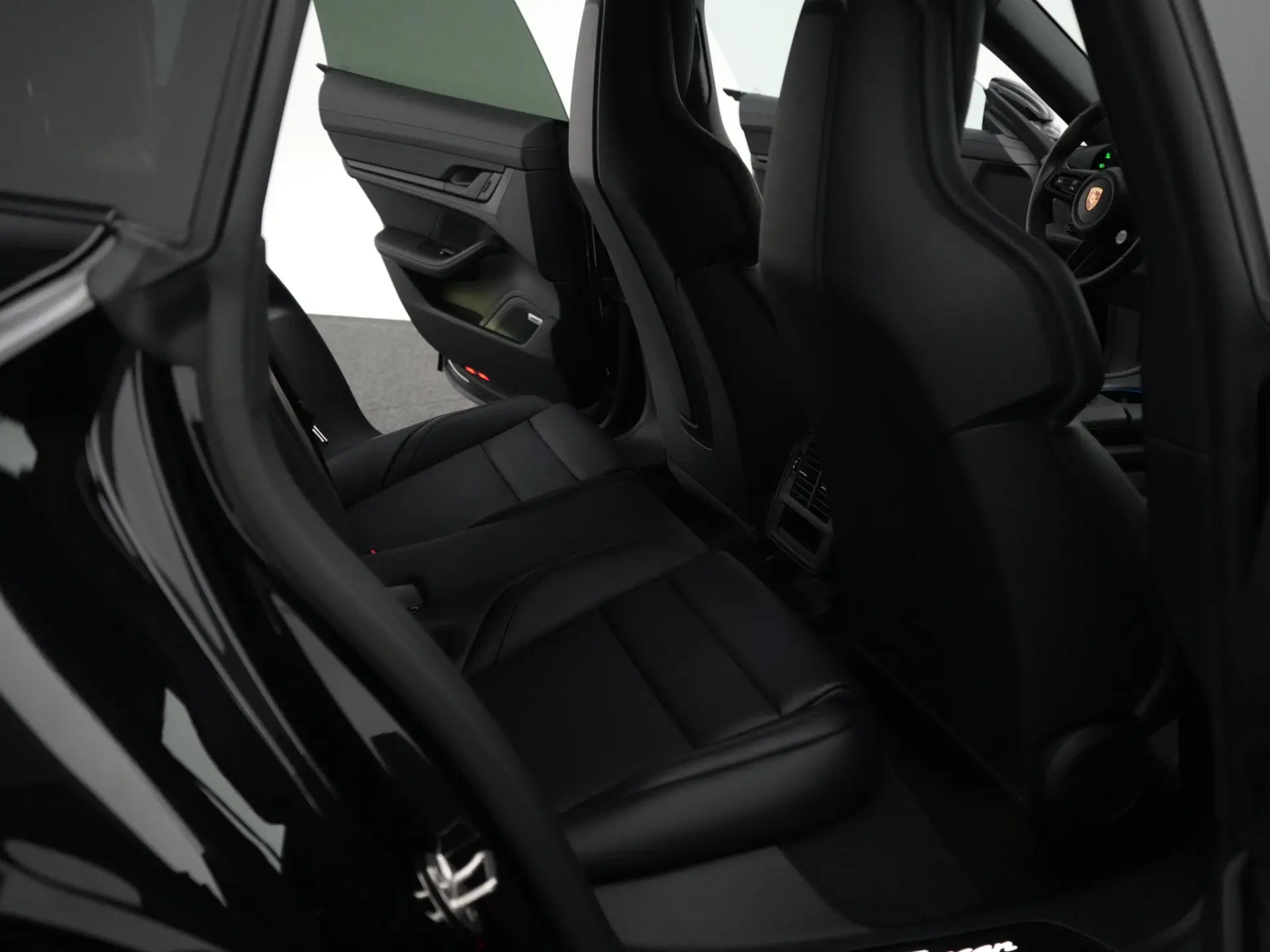 Taycan Sport Turismo Black Edition
