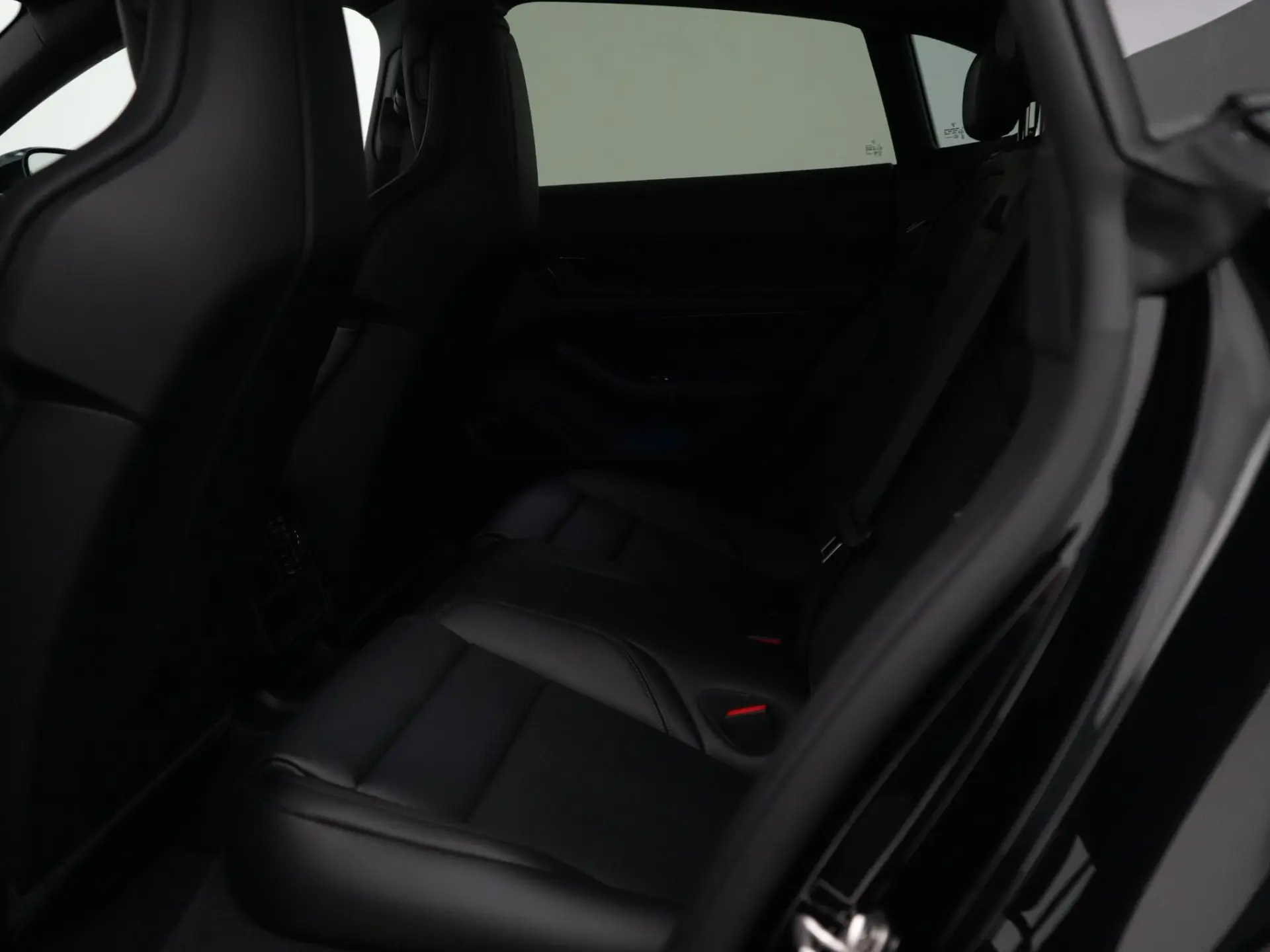 Taycan Sport Turismo Black Edition