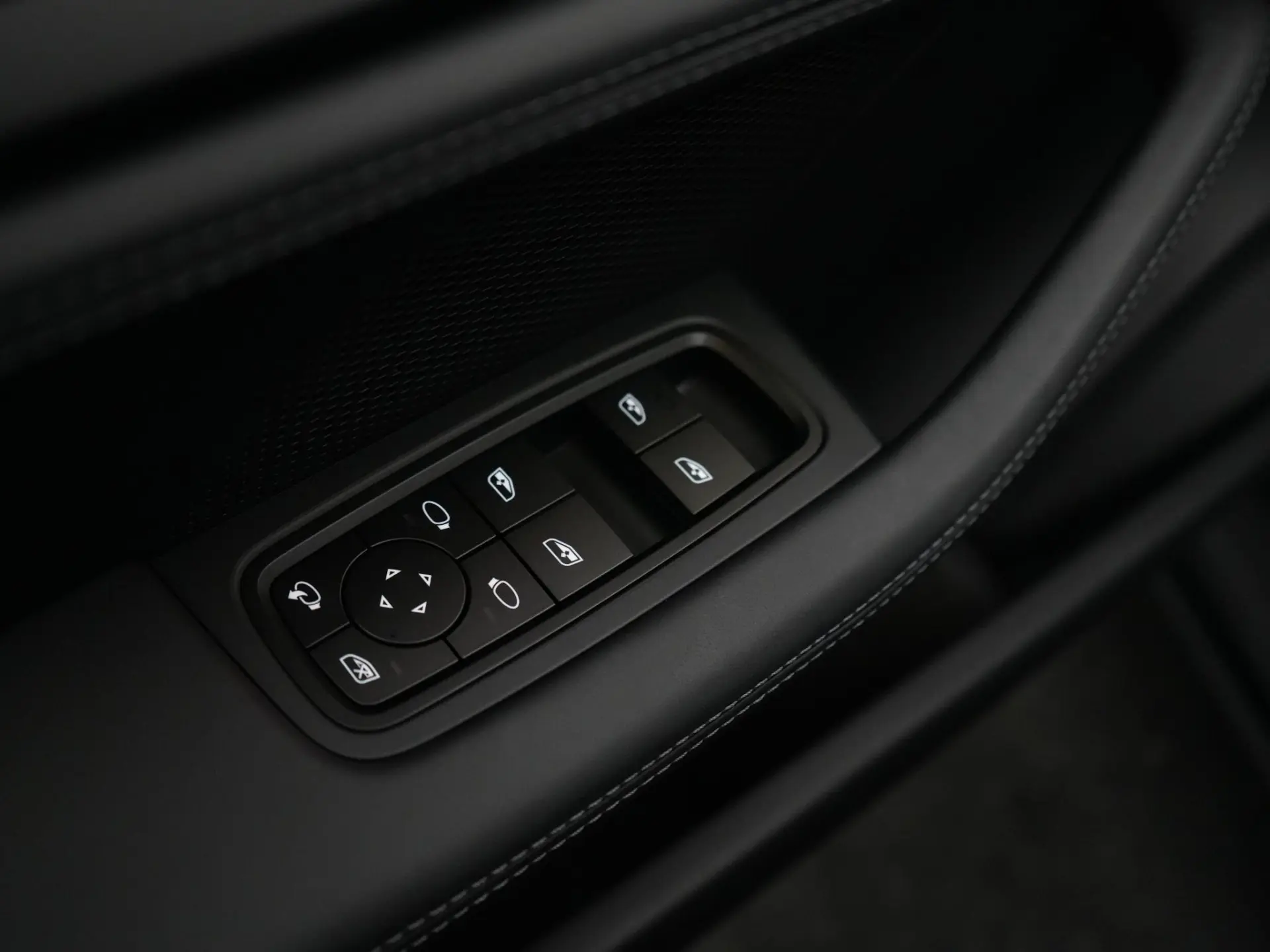 Taycan Sport Turismo Black Edition