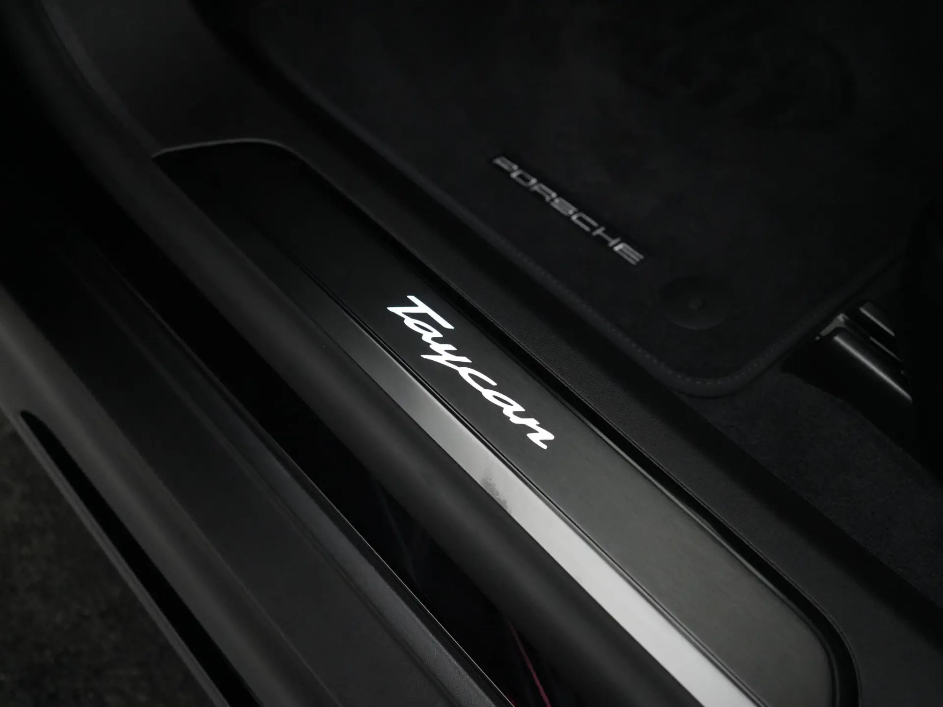 Taycan Sport Turismo Black Edition