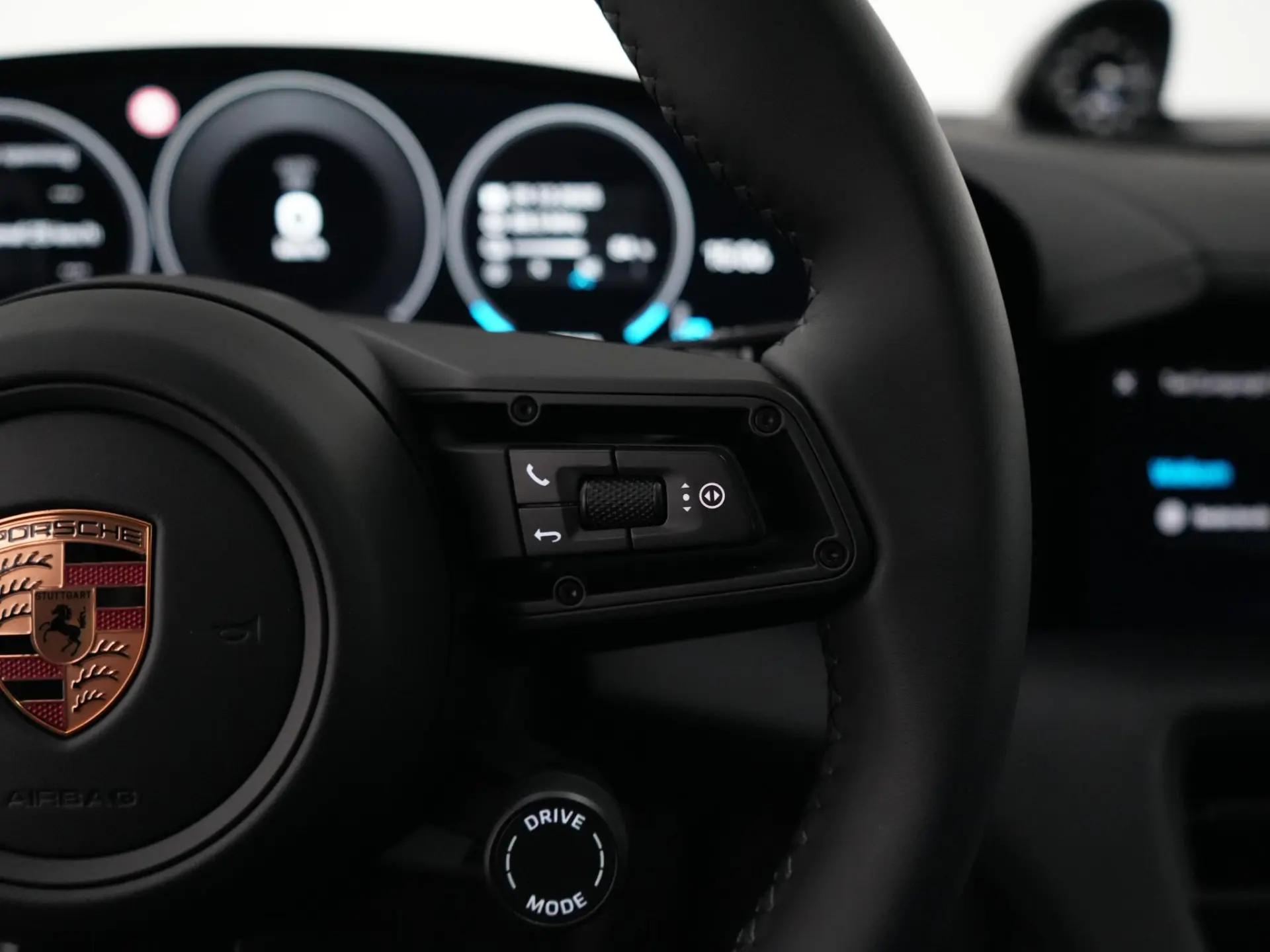 Taycan Sport Turismo Black Edition