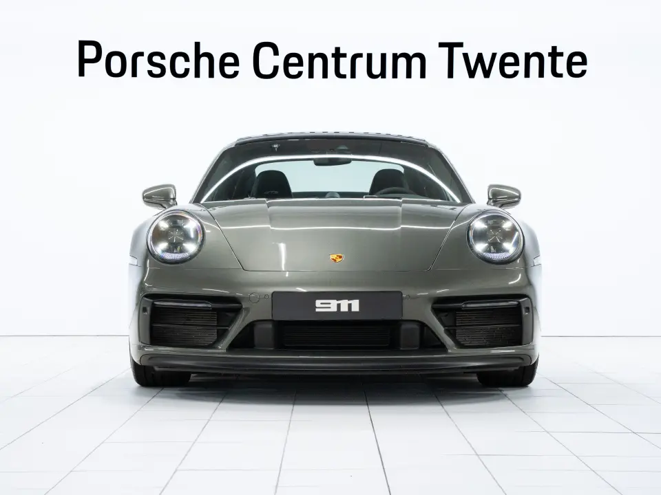 Porsche 911 Carrera 4 GTS
