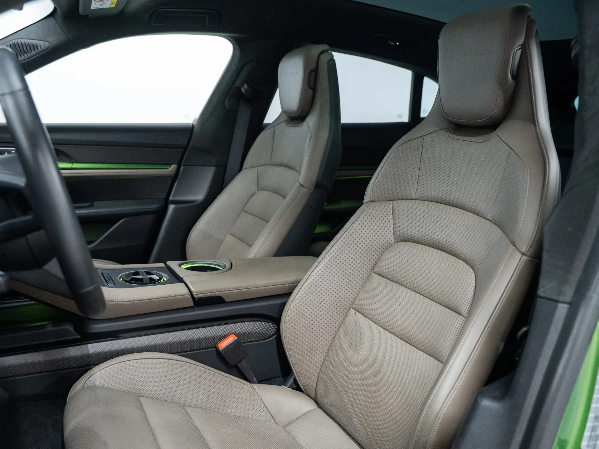 Taycan Turbo S Cross Turismo