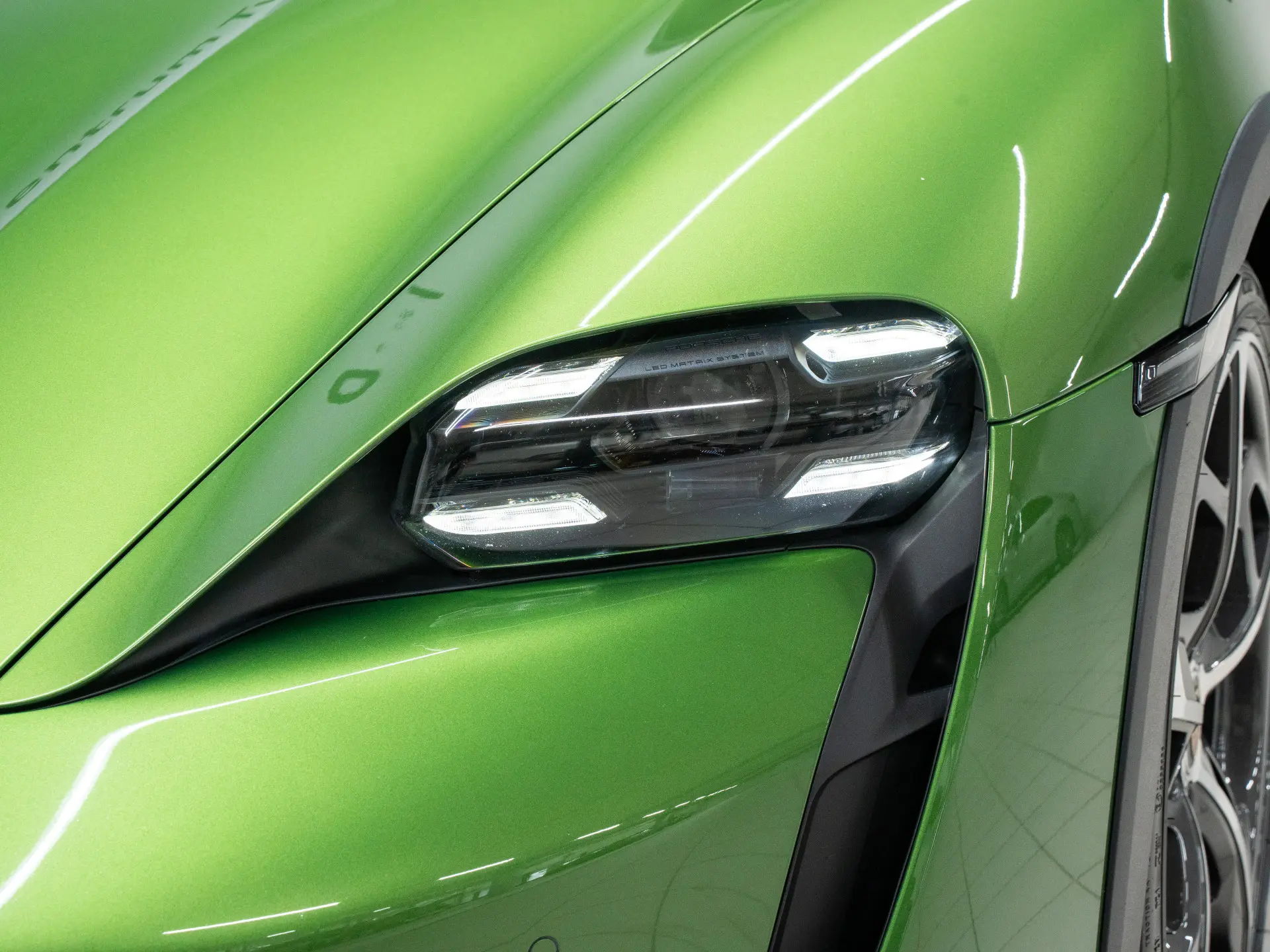 Taycan Turbo S Cross Turismo