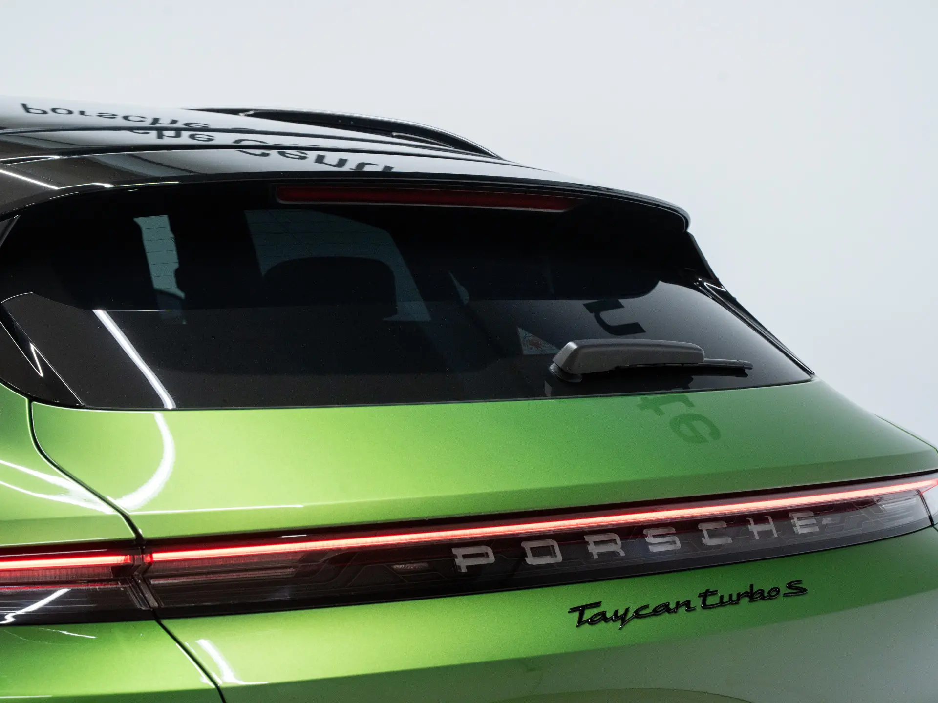 Taycan Turbo S Cross Turismo