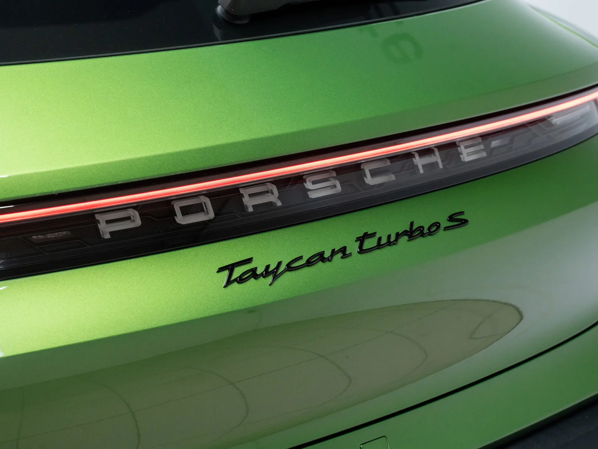 Taycan Turbo S Cross Turismo