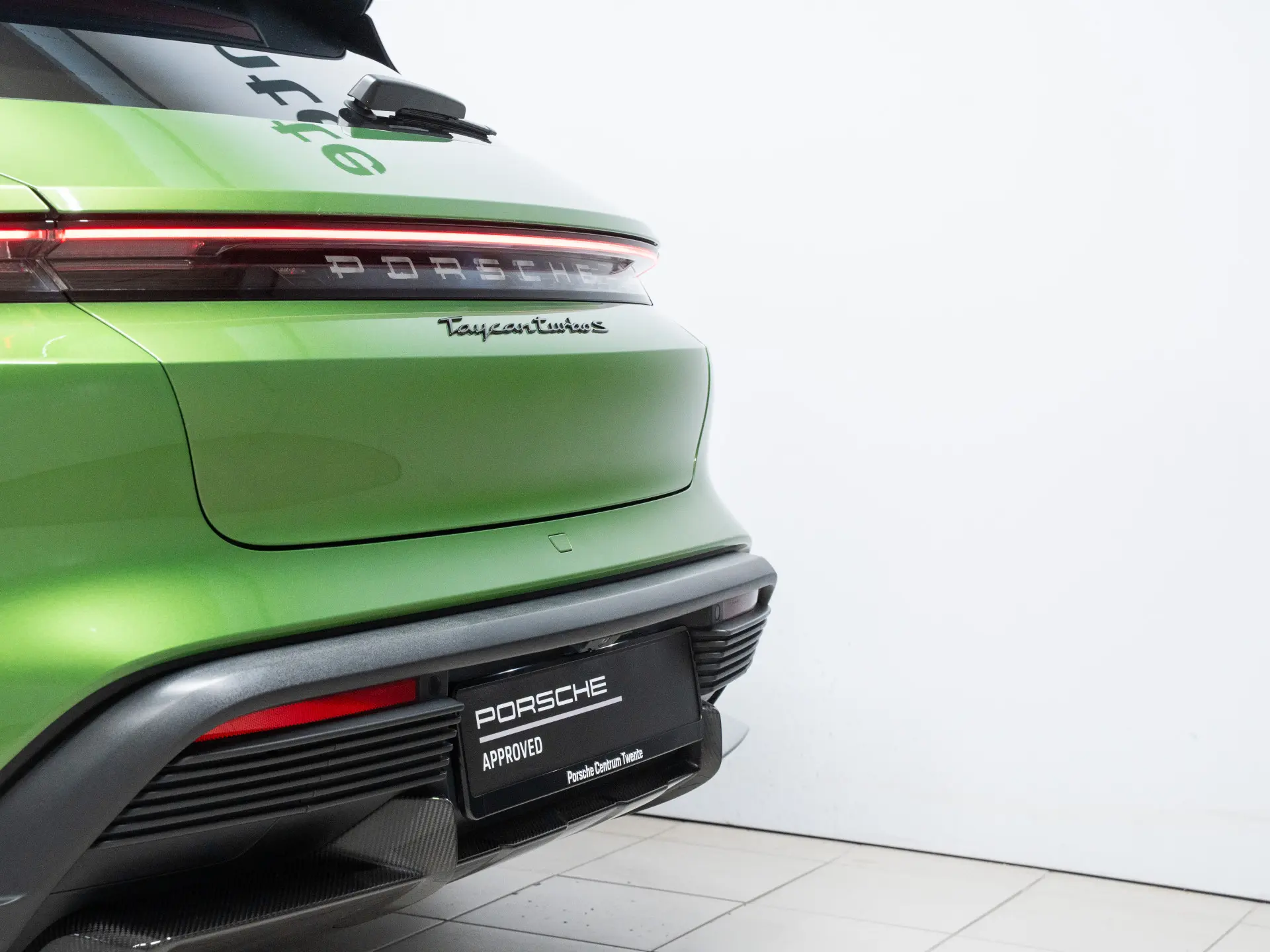 Taycan Turbo S Cross Turismo
