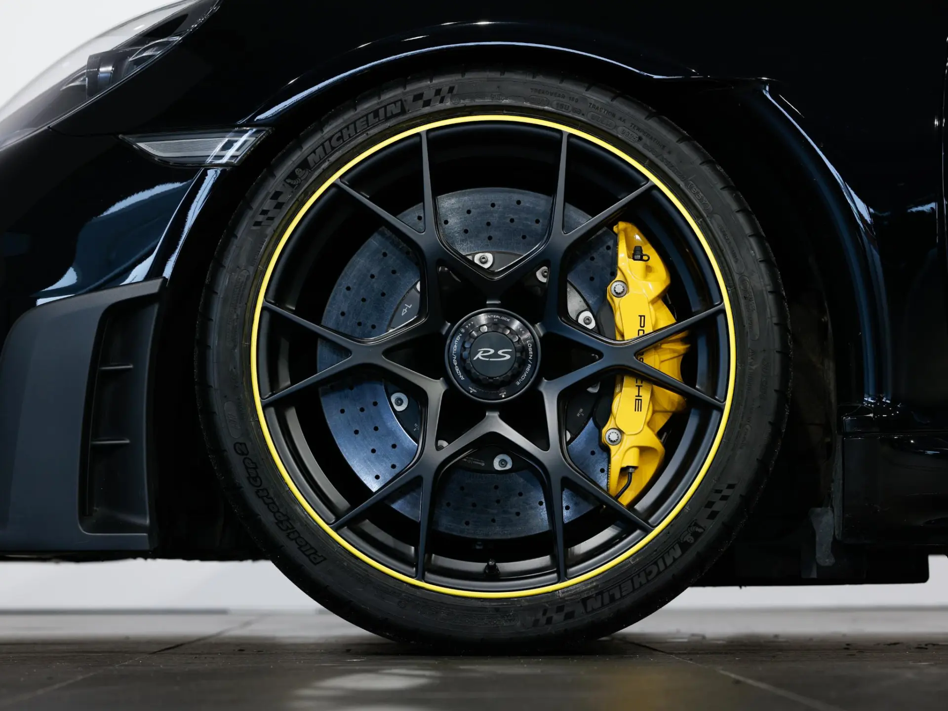 718 GT4 RS