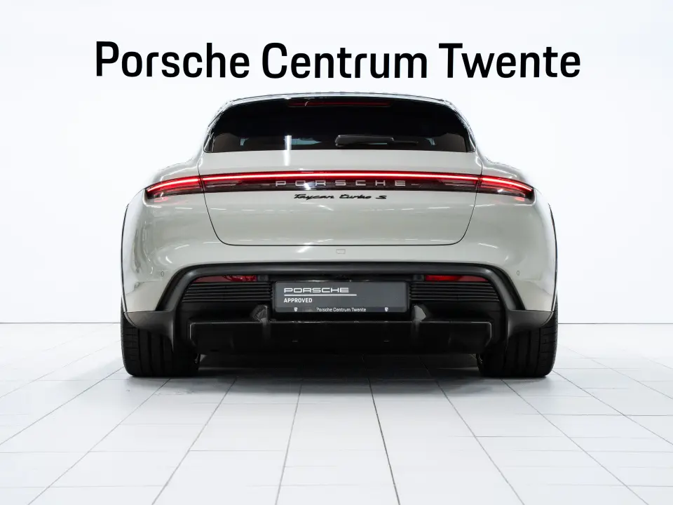 Taycan Turbo S Cross Turismo