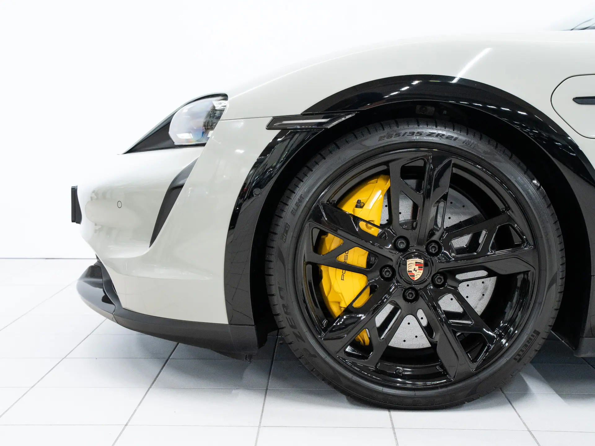 Taycan Turbo S Cross Turismo