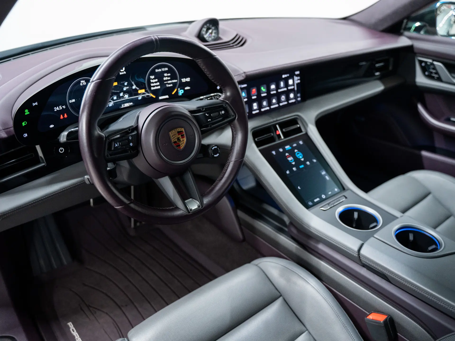 Taycan Turbo S Cross Turismo