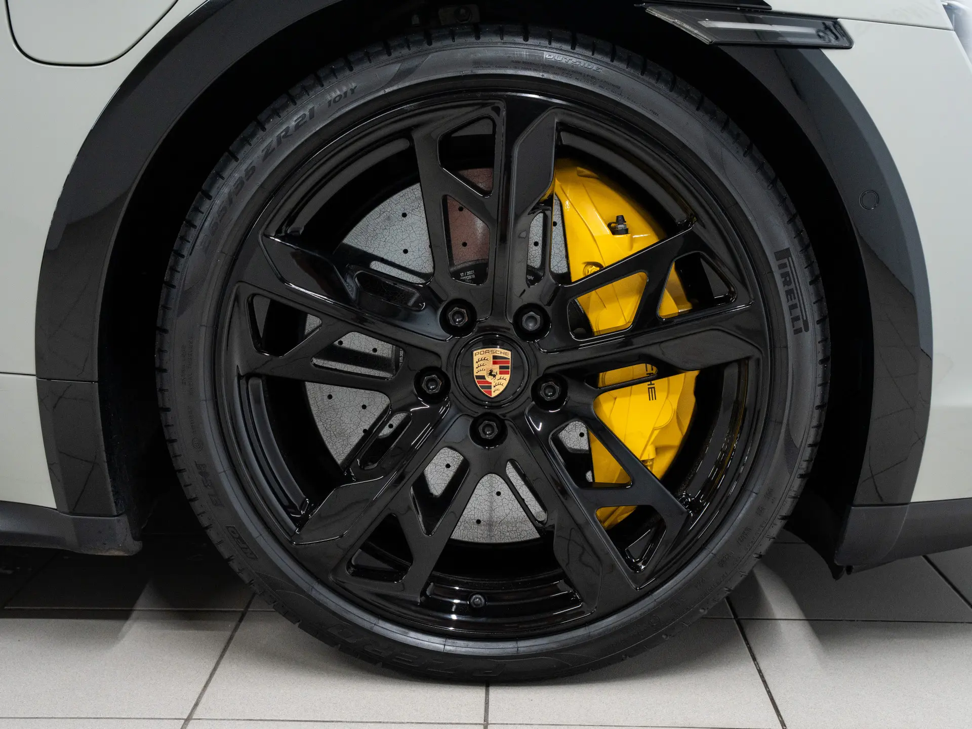 Taycan Turbo S Cross Turismo