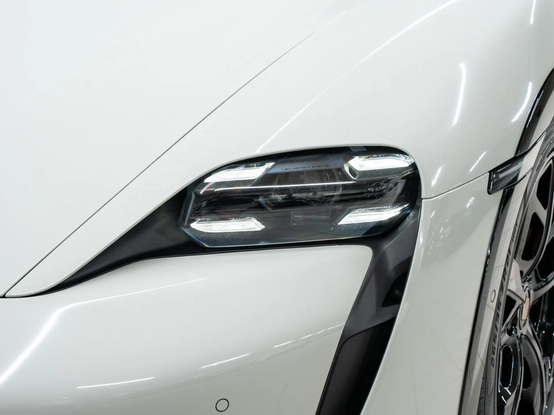 Taycan Turbo S Cross Turismo