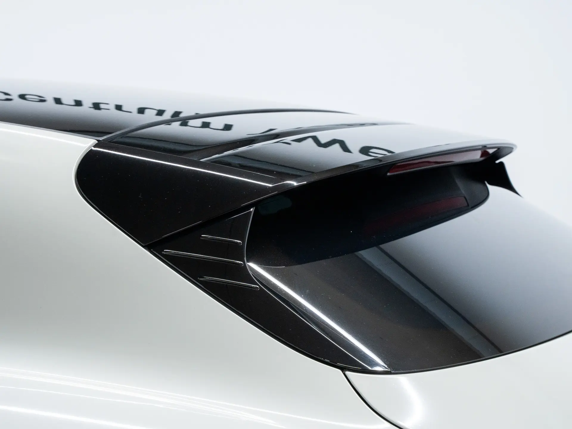 Taycan Turbo S Cross Turismo