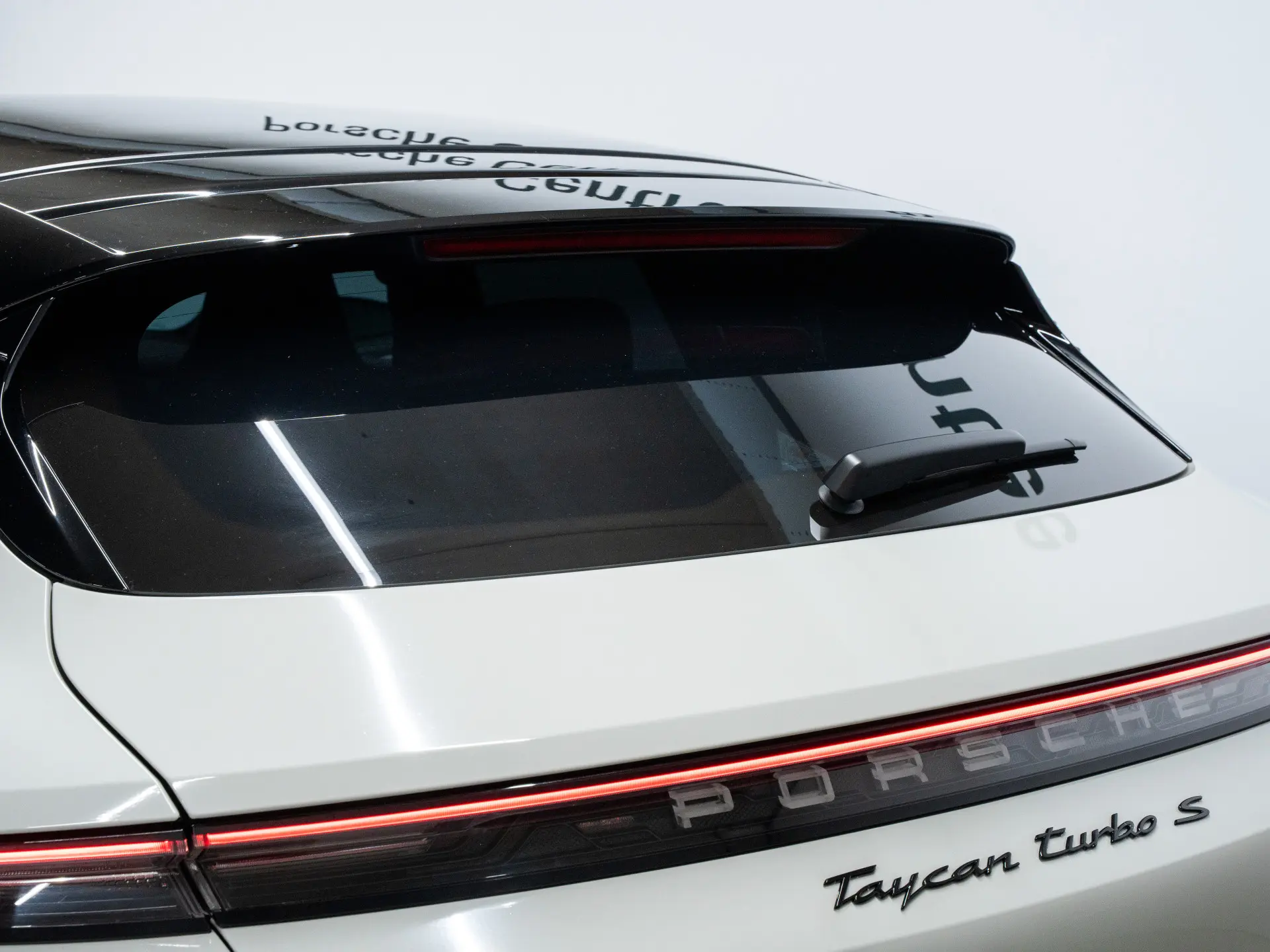 Taycan Turbo S Cross Turismo