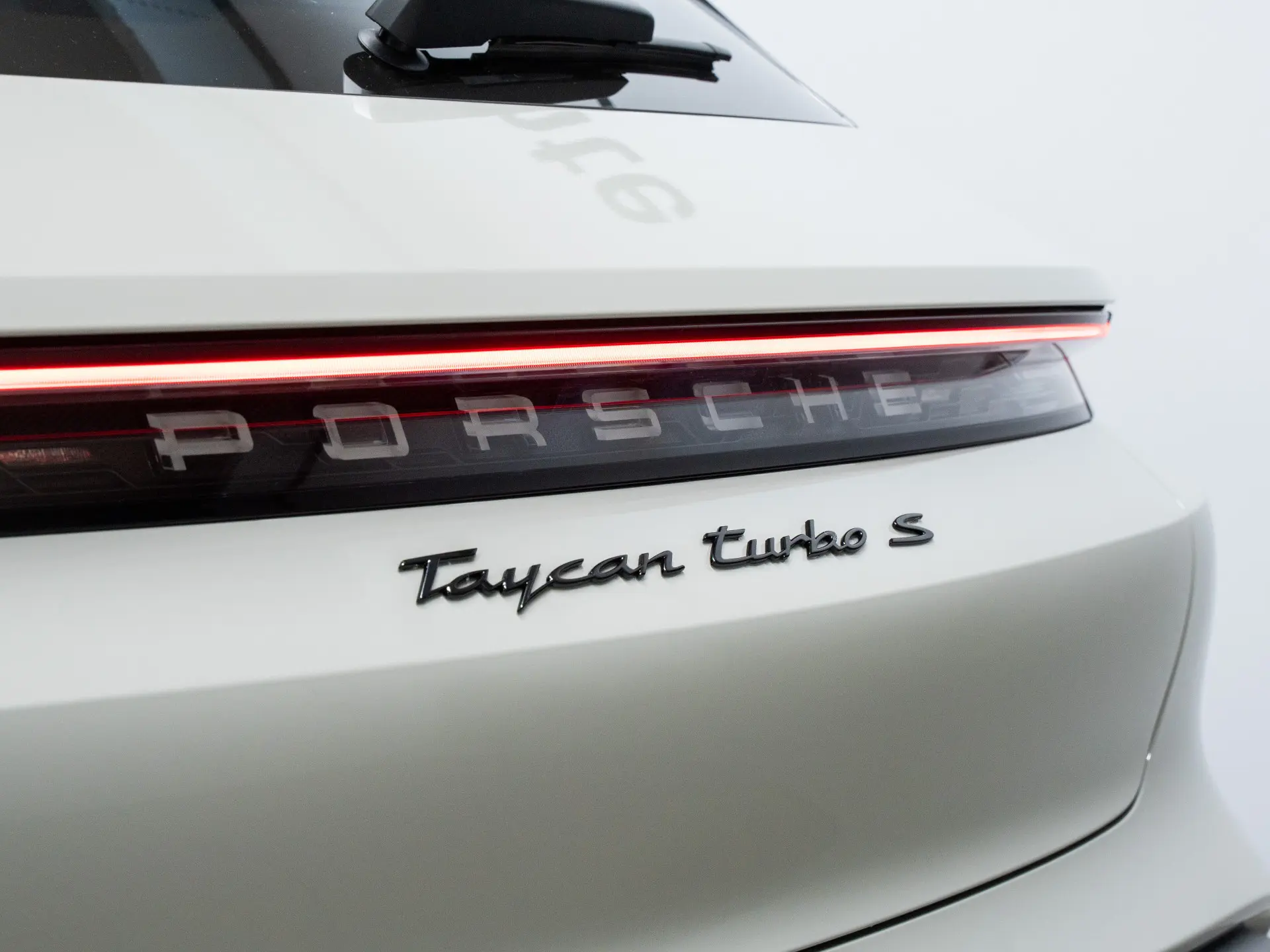 Taycan Turbo S Cross Turismo