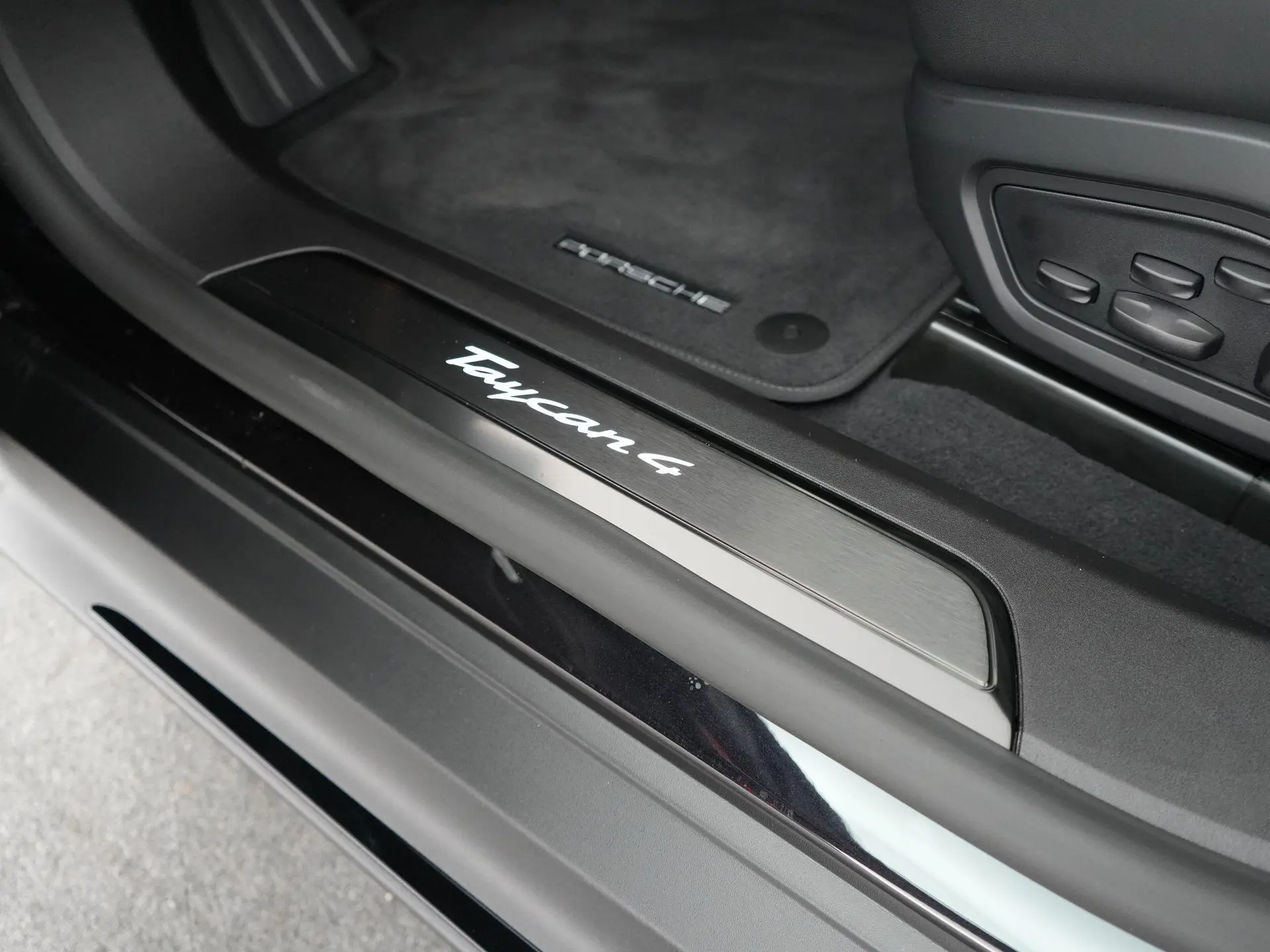 Taycan 4 Black Edition 105 kWh