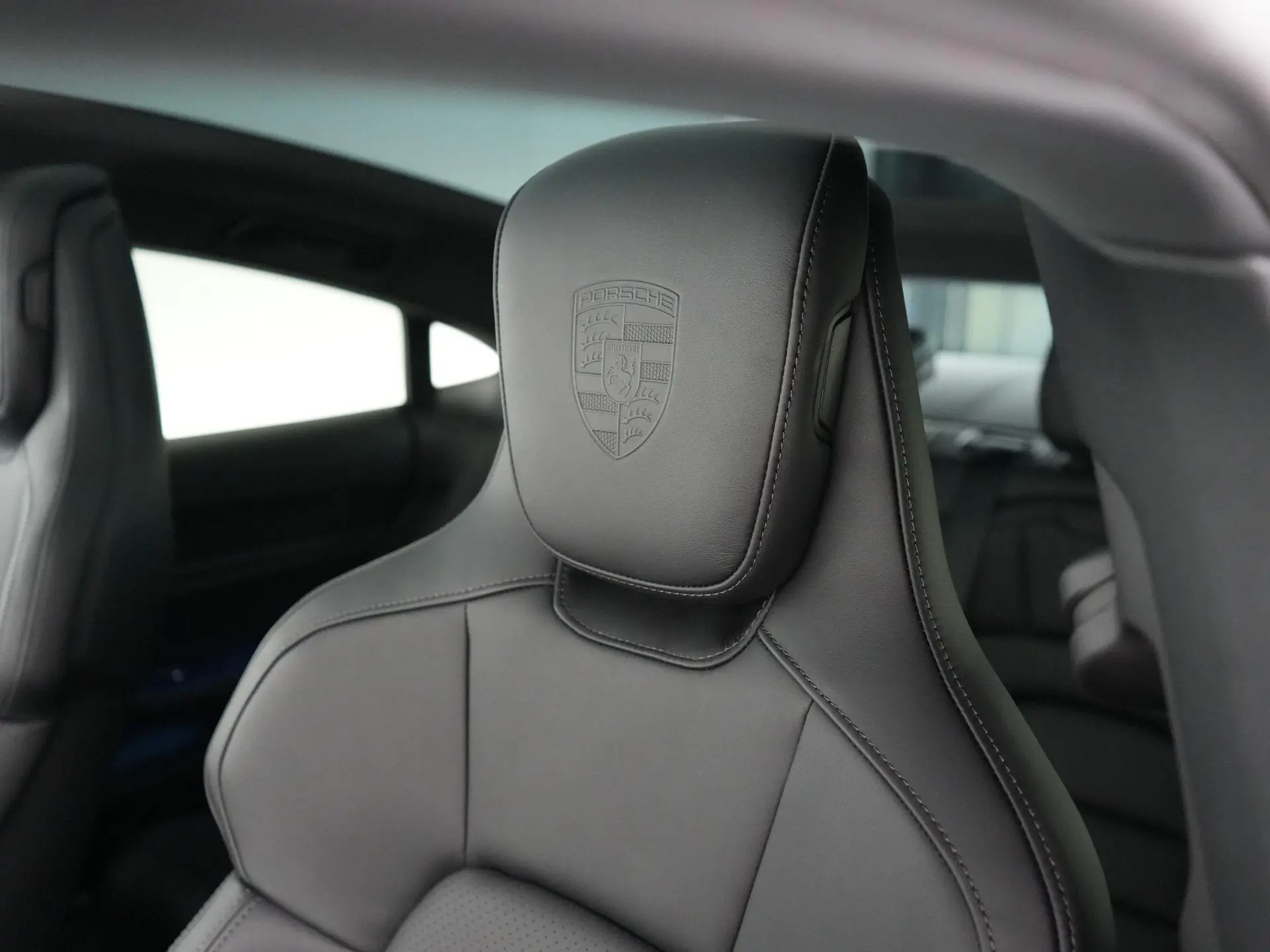 Taycan 4 Black Edition 105 kWh