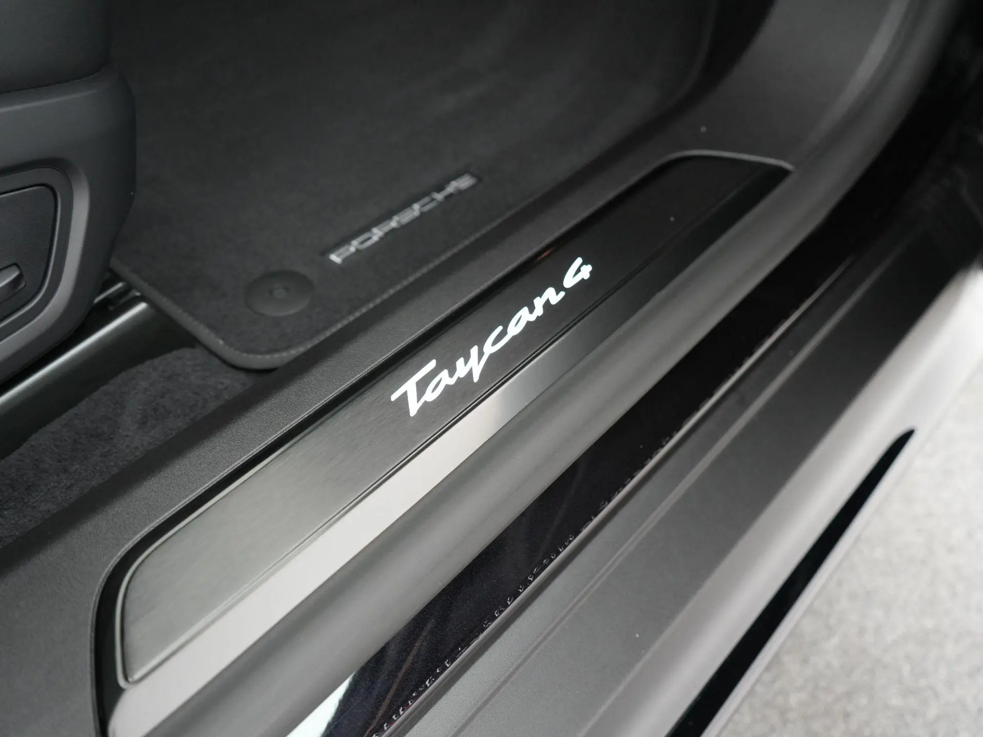 Taycan 4 Black Edition 105 kWh