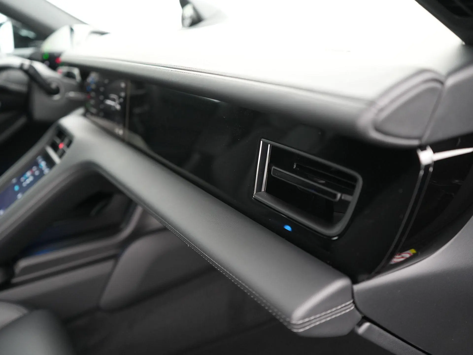 Taycan 4 Black Edition 105 kWh