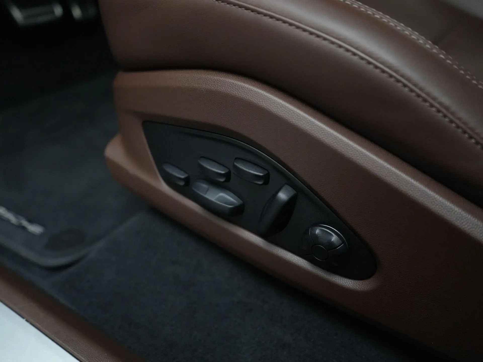 Macan 4