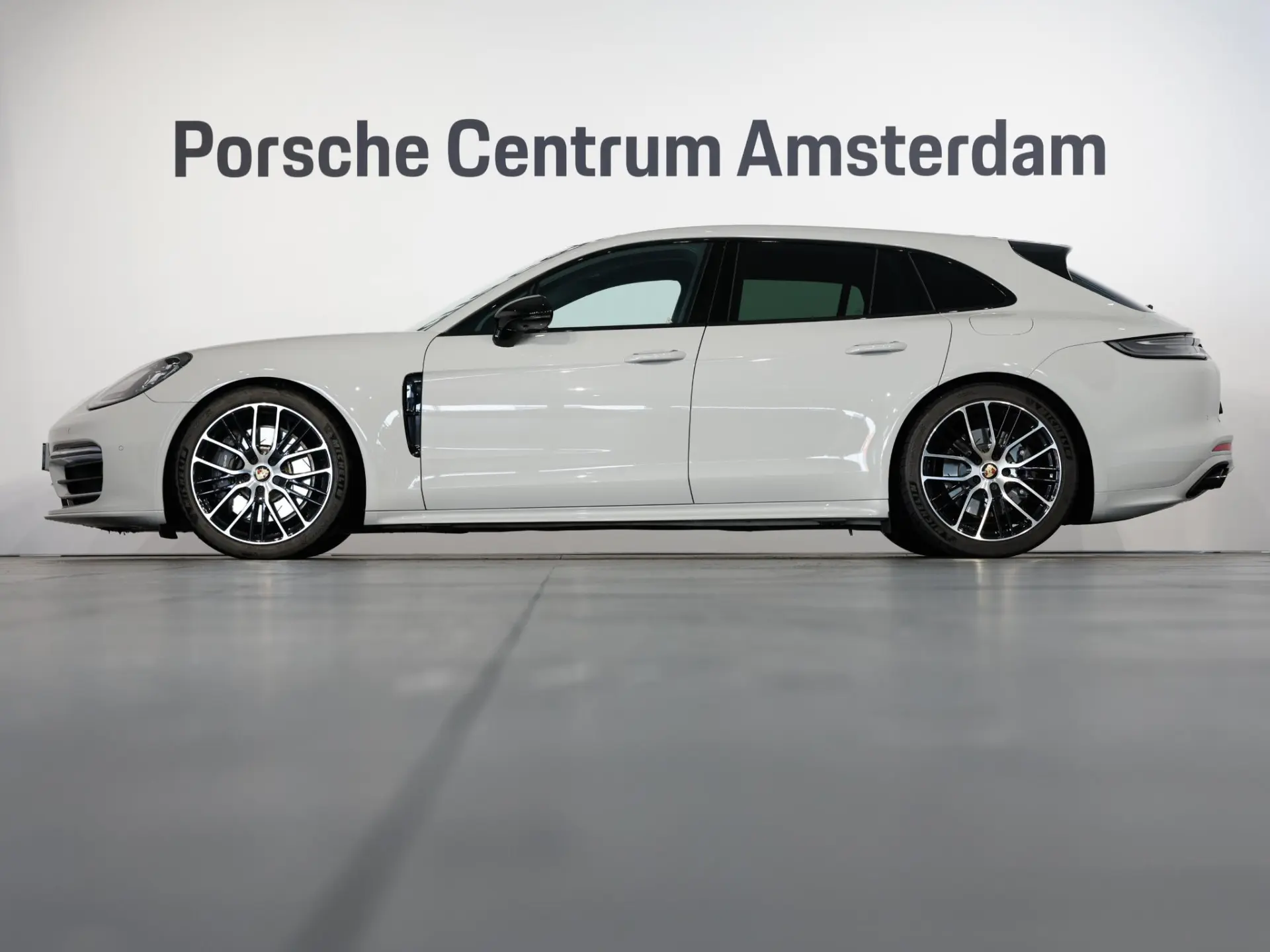 Panamera Sport Turismo 4 E-Hybrid Platinum Edition