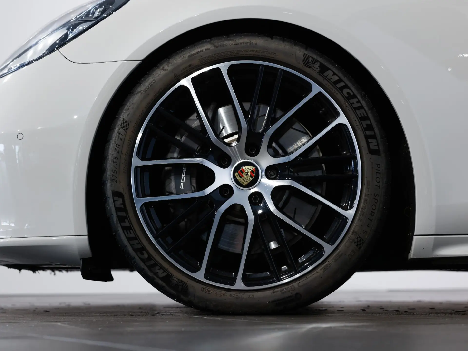 Panamera Sport Turismo 4 E-Hybrid Platinum Edition