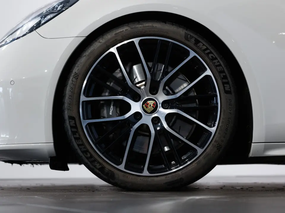 Panamera Sport Turismo 4 E-Hybrid Platinum Edition