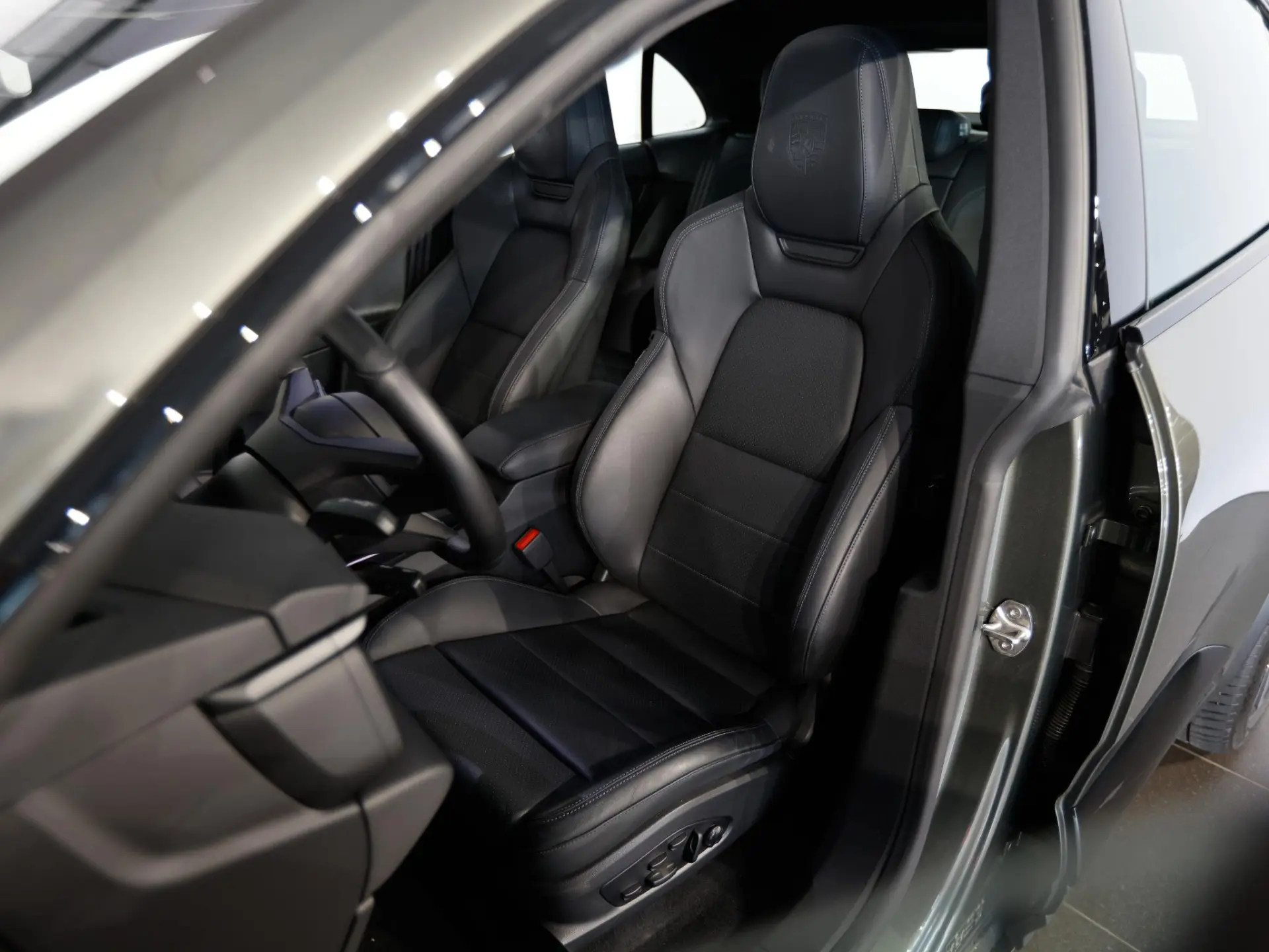 Macan 4