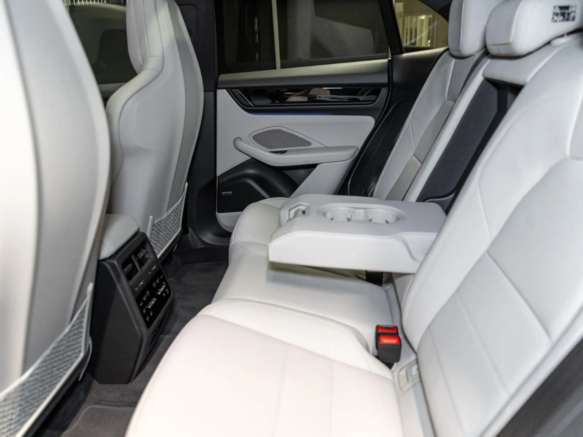 Macan 4 S 100 kWh