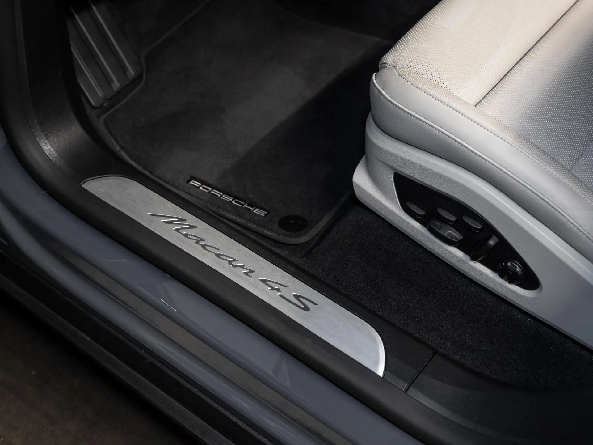 Macan 4 S 100 kWh