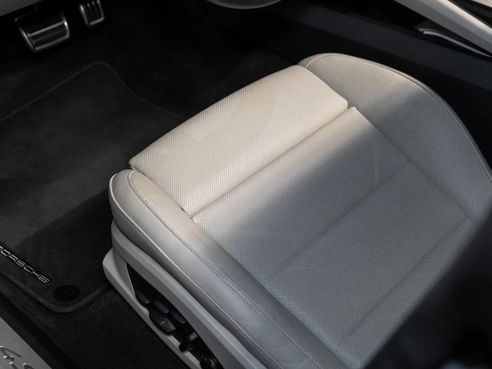 Macan 4 S 100 kWh