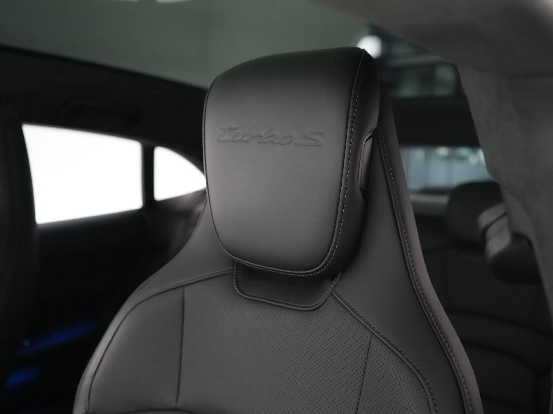 Taycan Cross Turismo Turbo S 93 kWh
