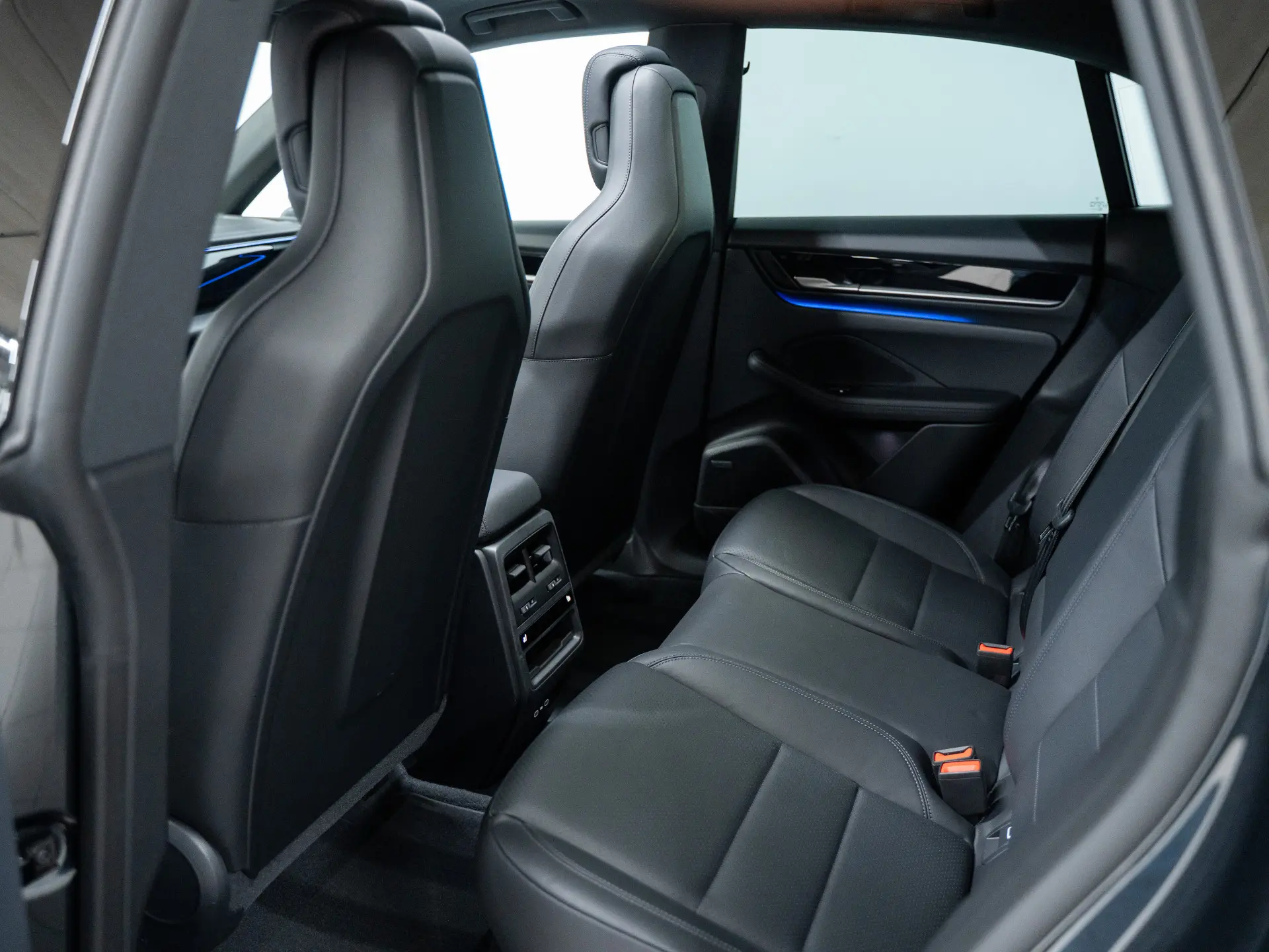 Macan 4