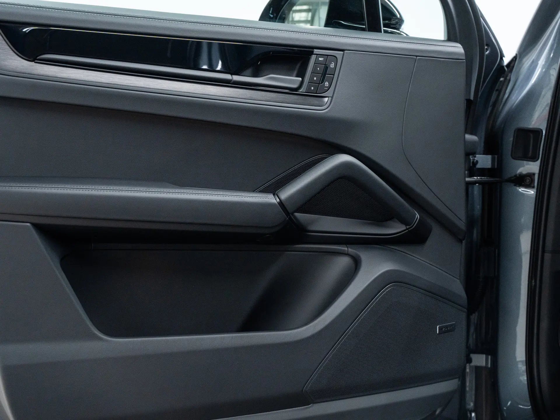 Cayenne E-Hybrid Black Edition