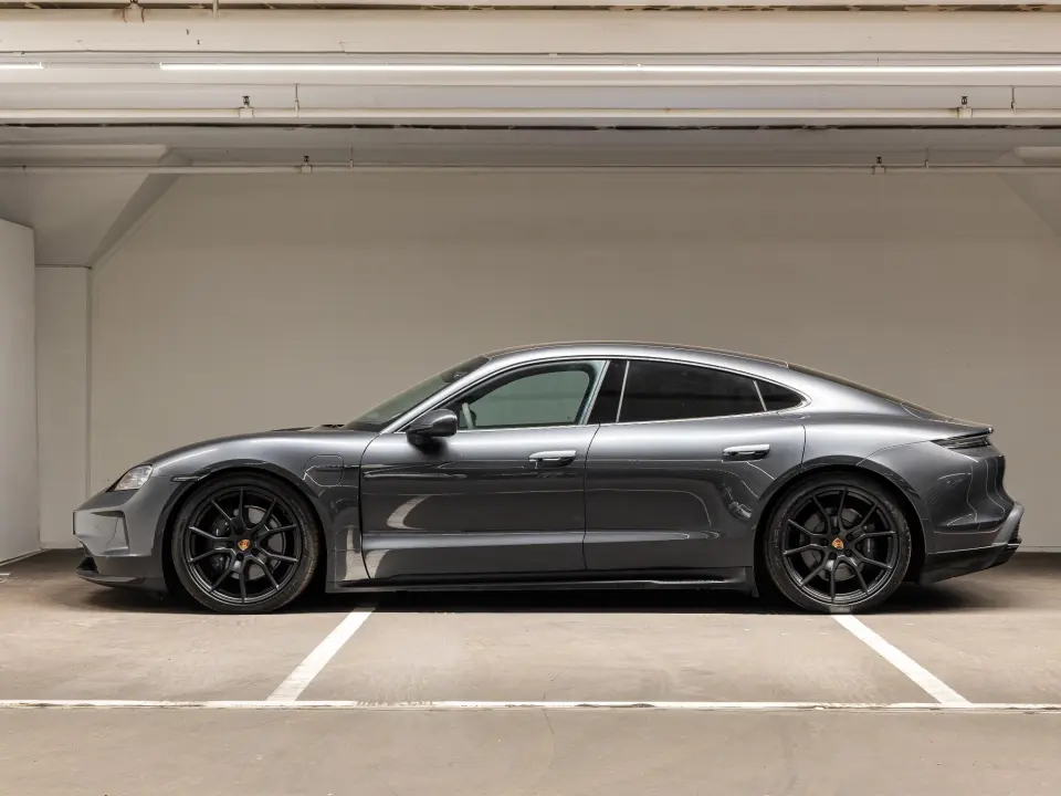 Porsche Taycan Black Edition 105 kWh