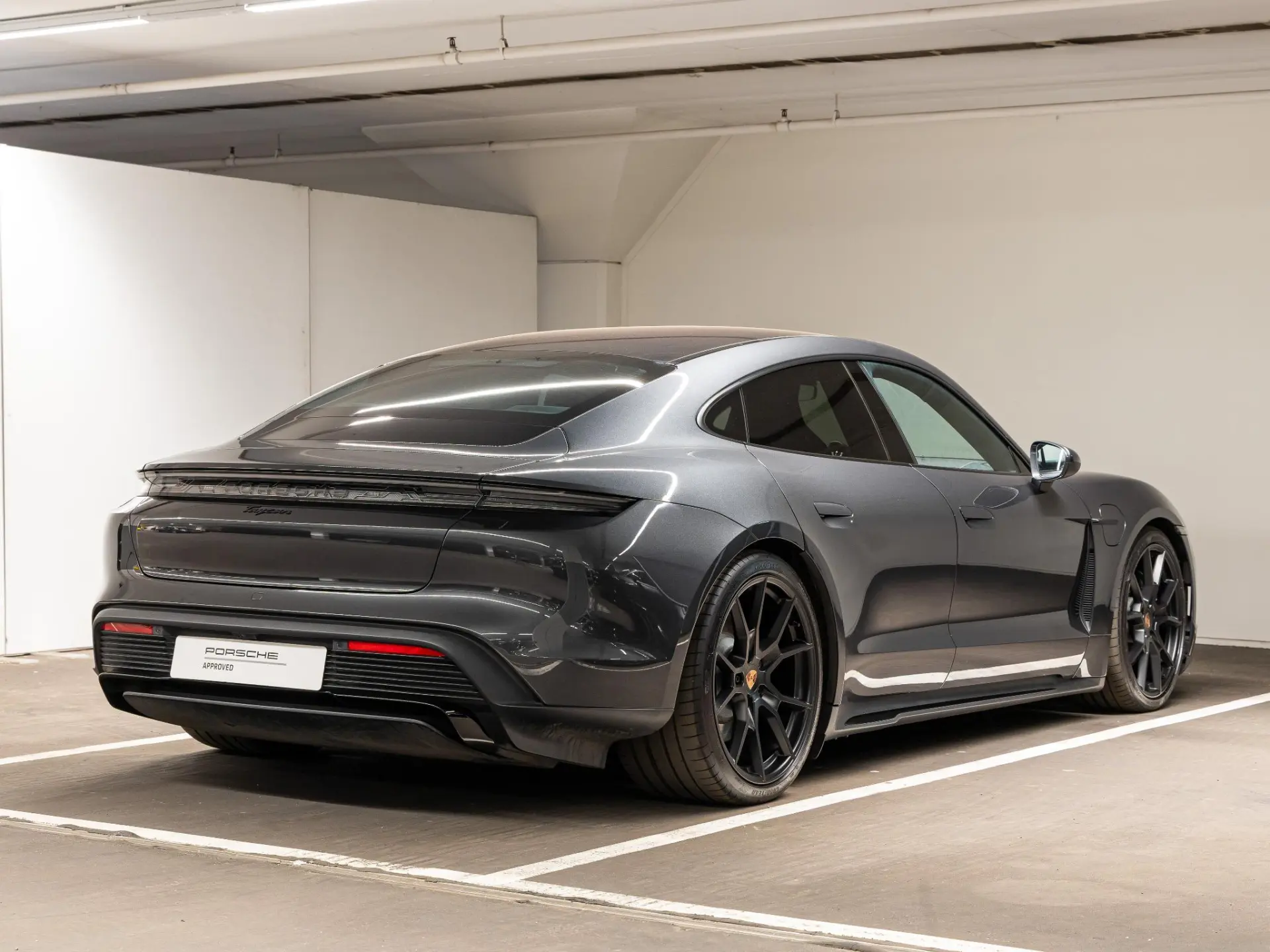 Taycan Black Edition 105 kWh