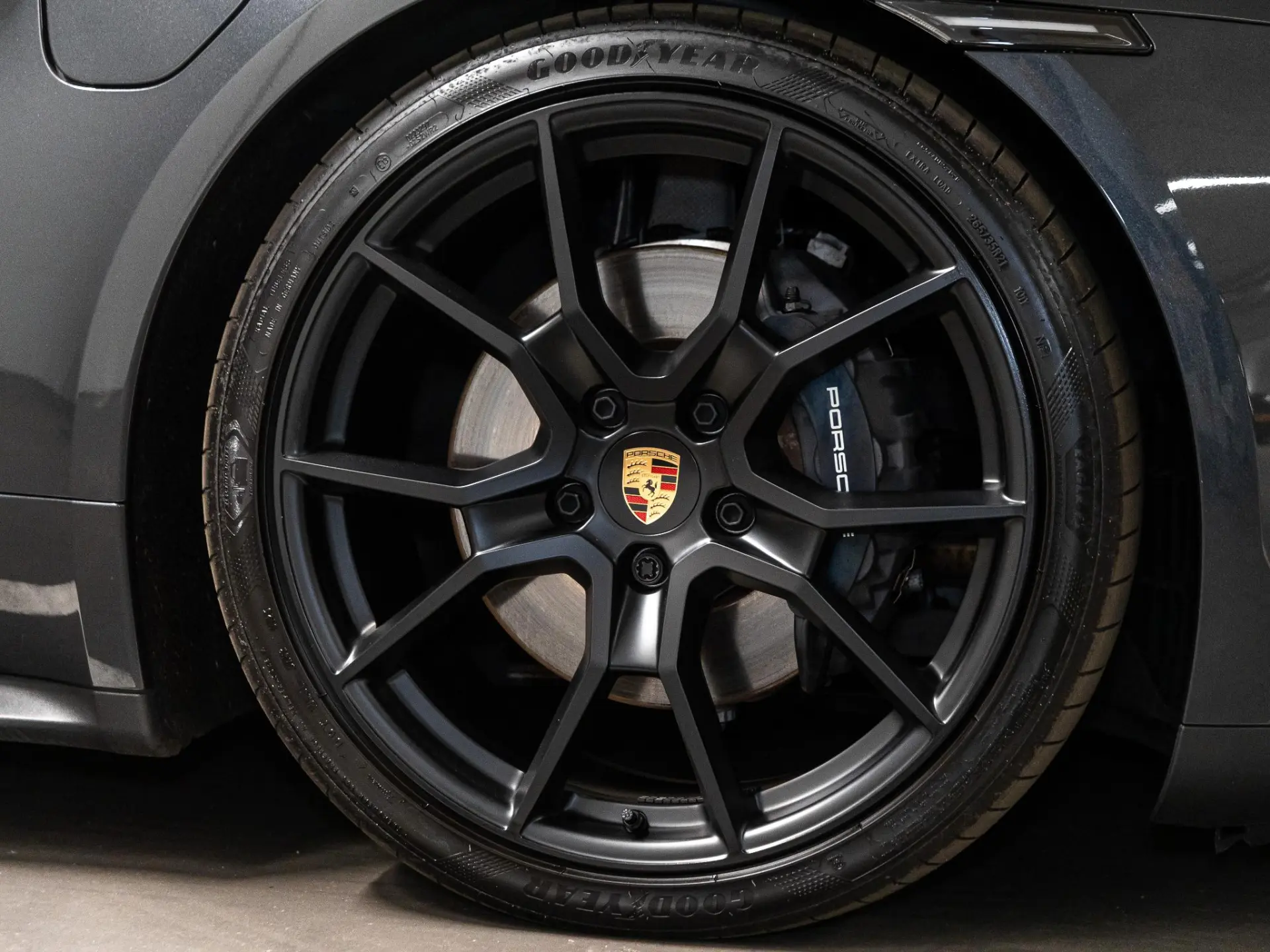 Taycan Black Edition 105 kWh
