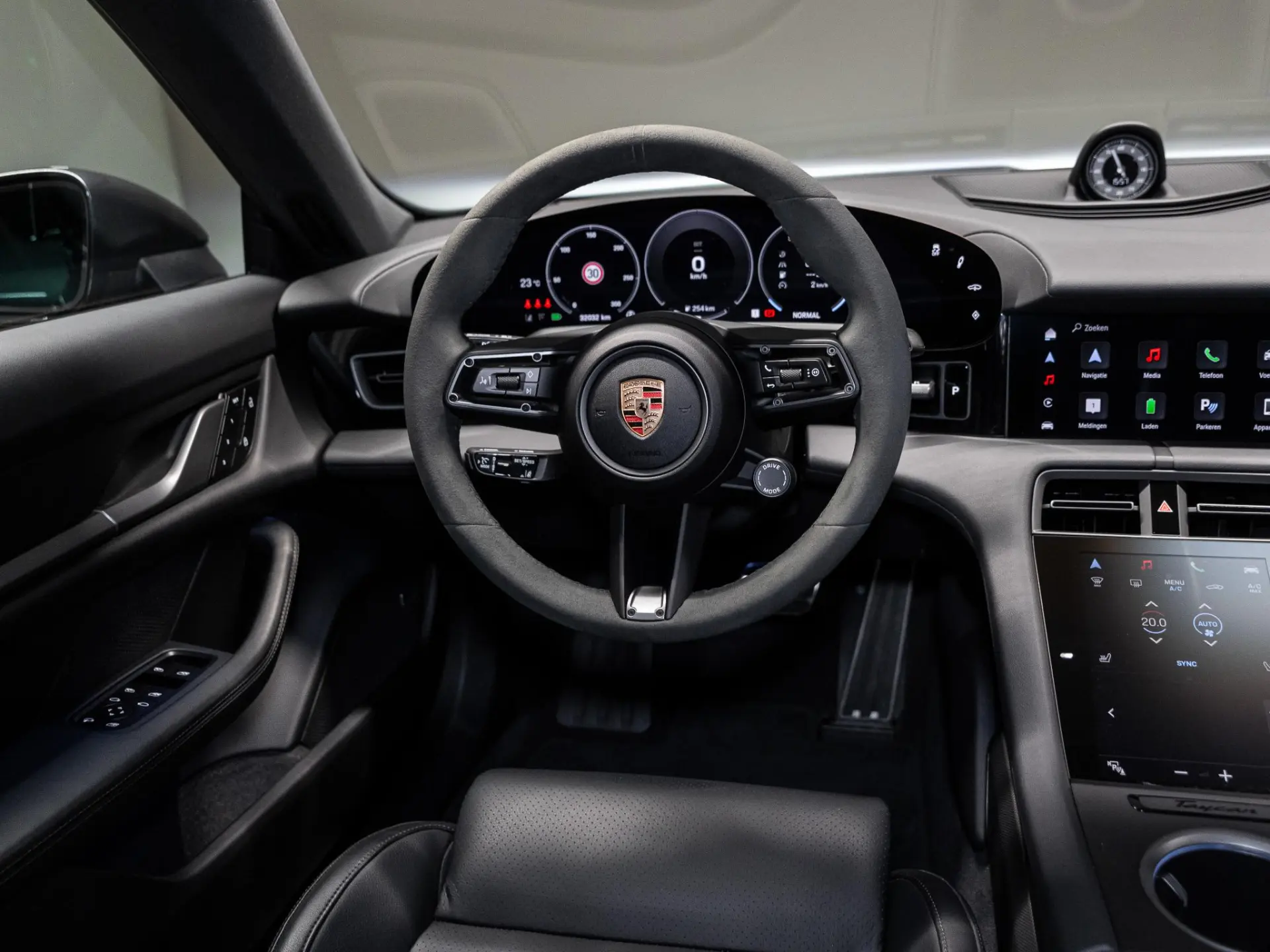 Taycan Black Edition 105 kWh