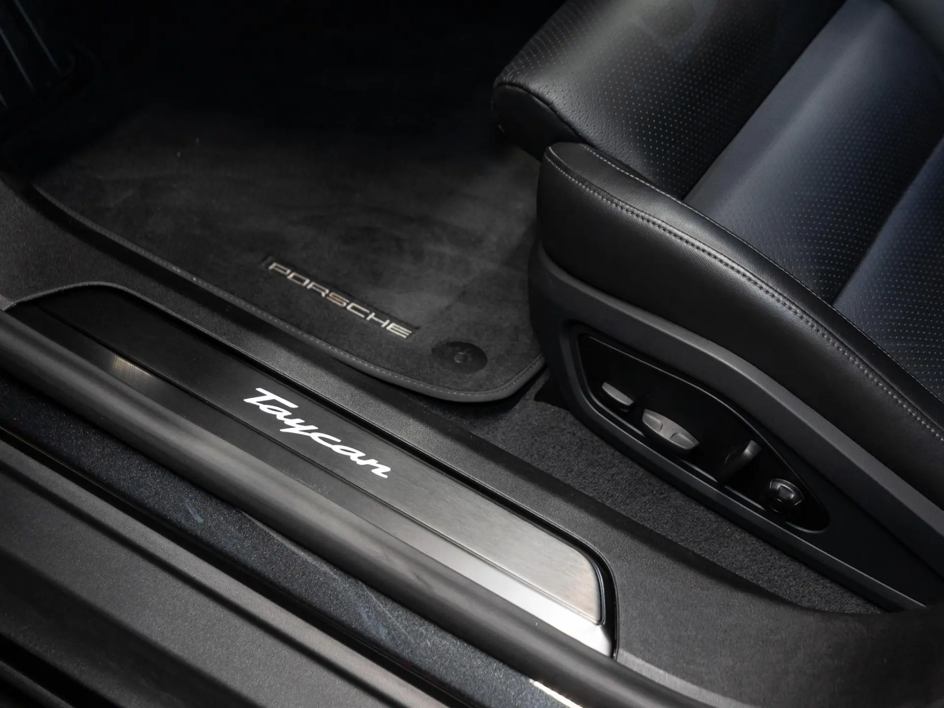 Taycan Black Edition 105 kWh