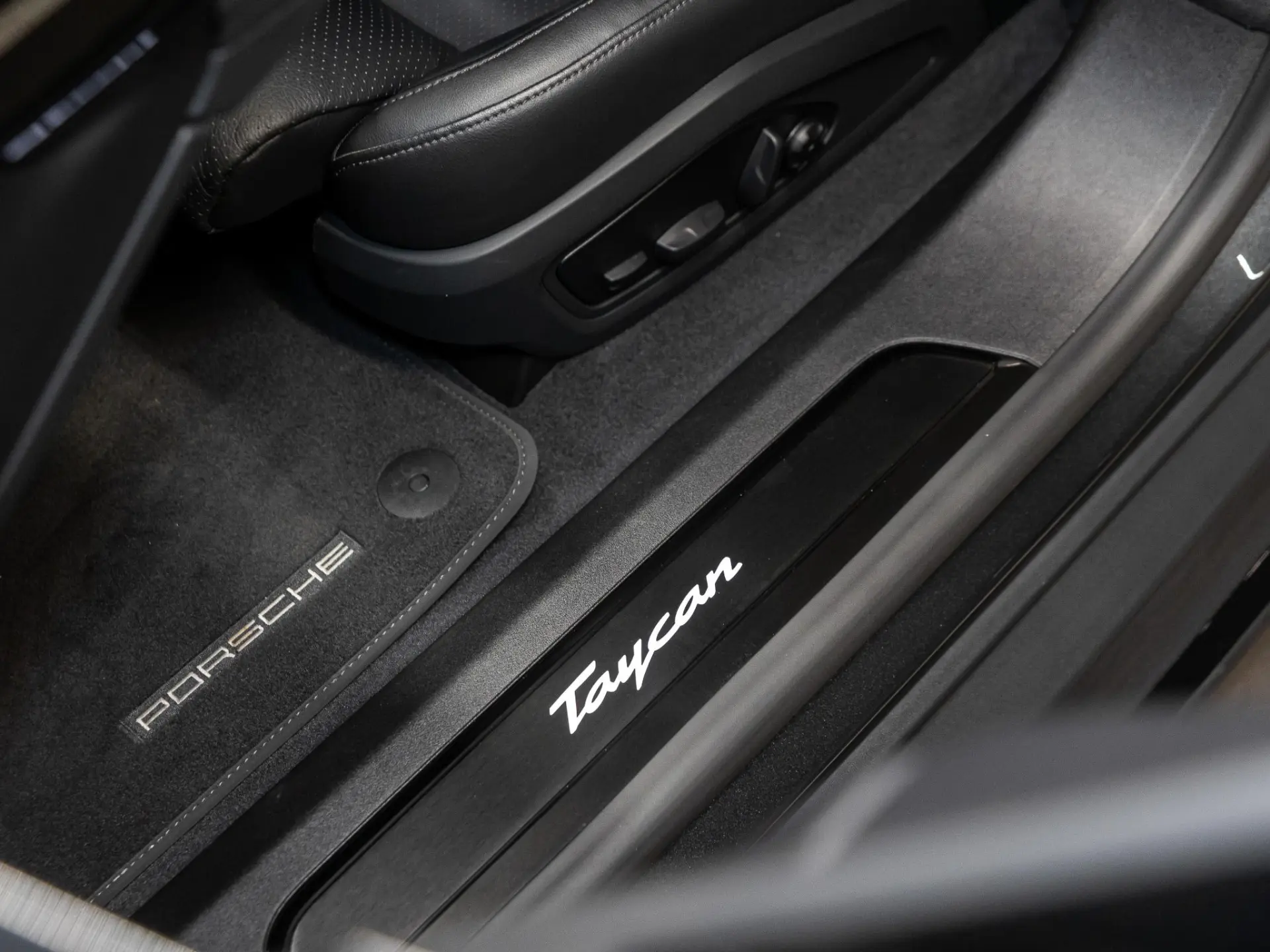 Taycan Black Edition 105 kWh