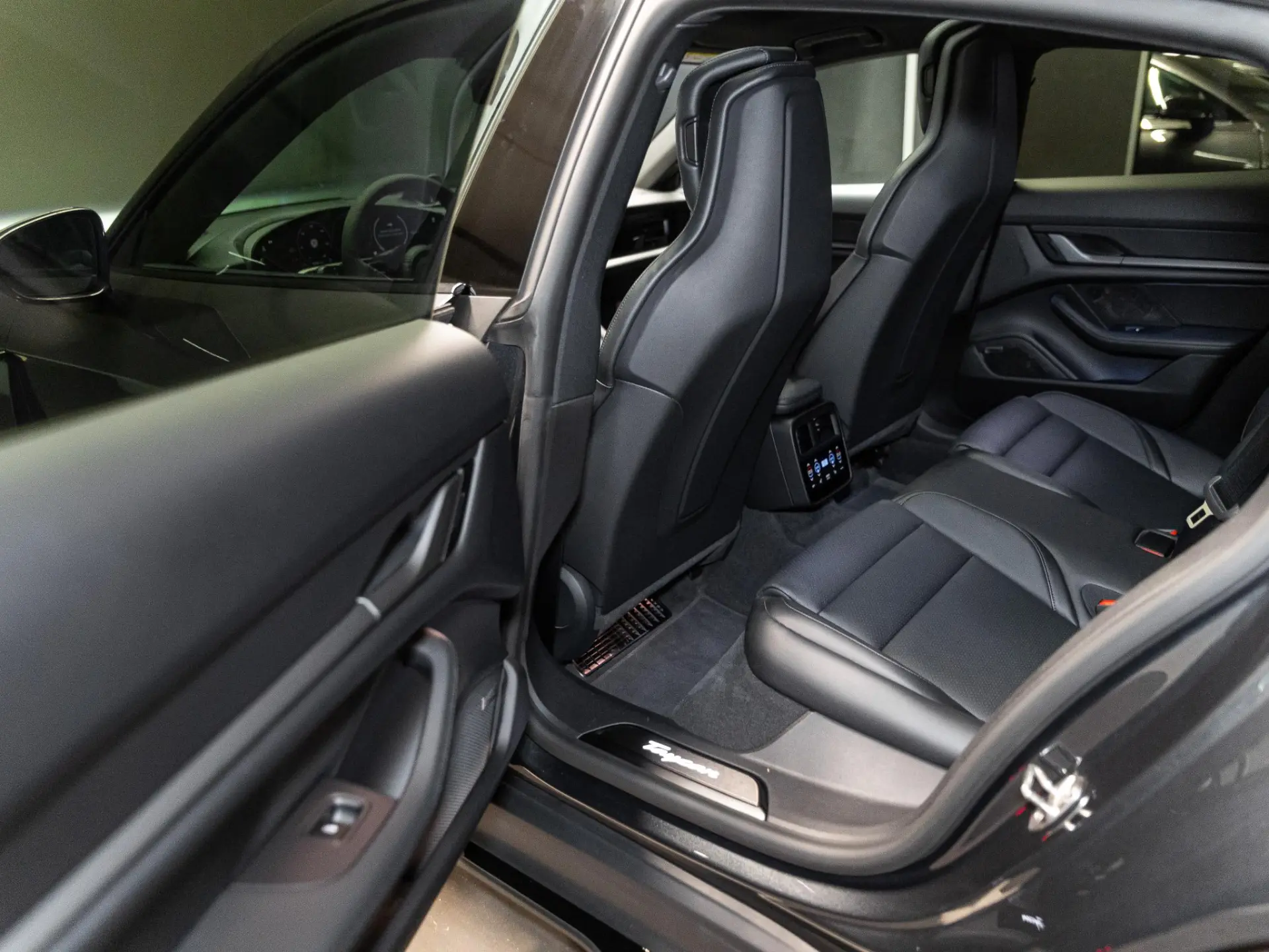 Taycan Black Edition 105 kWh