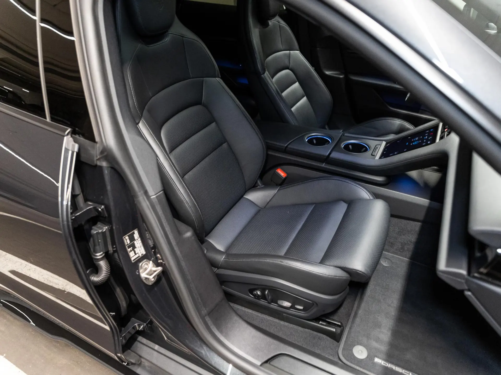 Taycan Black Edition 105 kWh