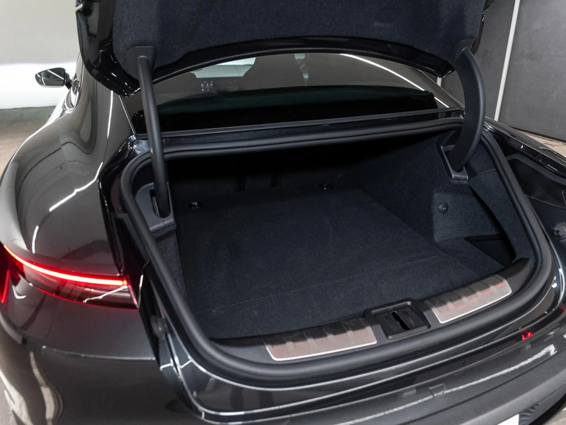 Taycan Black Edition 105 kWh